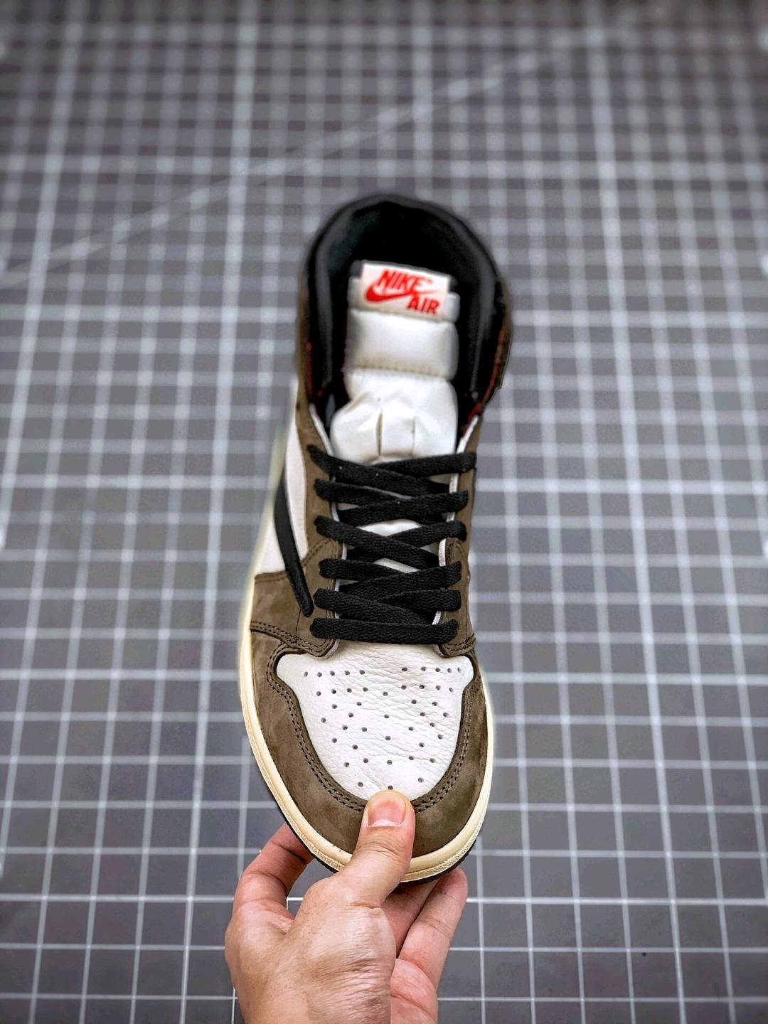 💰180真标💰260公司级全头层💰320纯原版 air jordan 1 高帮 倒钩  aj外贸指定纯原 aj1让你重新认知“纯原” travis scott x air jordan 1 乔1倒钩 从模具、纸板 af1到皮料空军和一号各配套辅料北卡蓝黑曜石，dunk sb