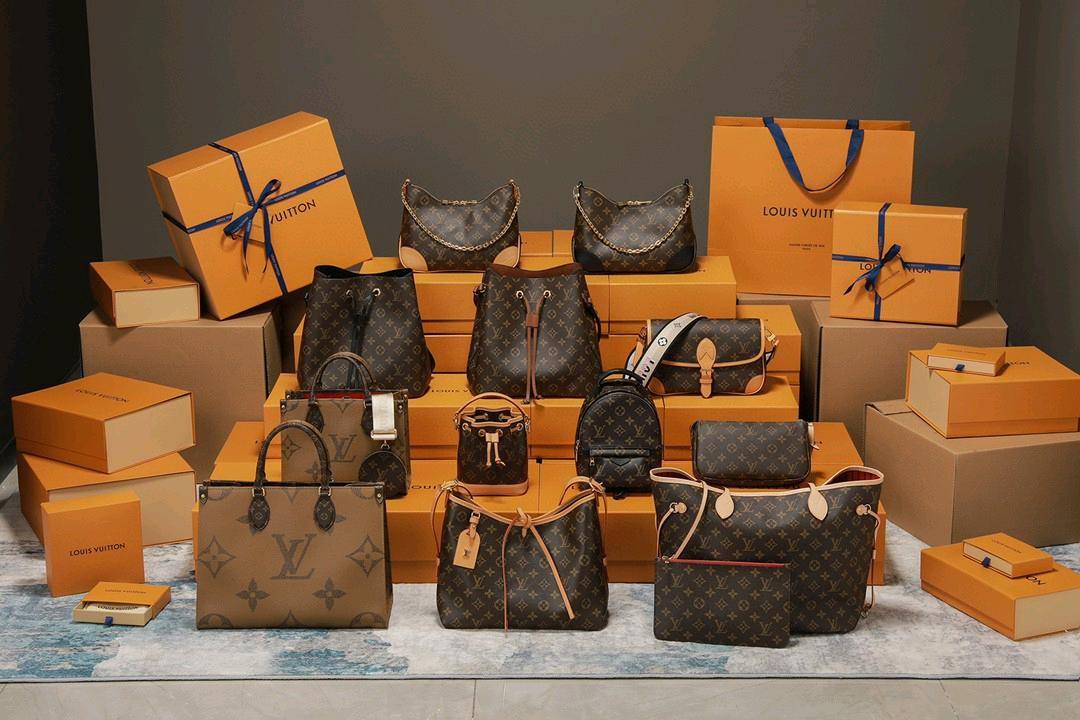 热卖款集合图LV路易威登古驰Gucc爱马仕香奈儿迪奥圣罗兰普拉达粉底纪梵希T托里伯奇巴宝莉阿玛尼蔻驰赛琳华伦天奴巴黎世家罗意威MCM克洛Mlb克罗心华伦天亚历山史蒂芬纪梵希范斯哲菲拉格慕CK杜嘉班纳单肩包双肩包男包女包斜挎包垃圾包水桶包手拿包皮带钱包胸包马鞍包公文包购物袋相机包链