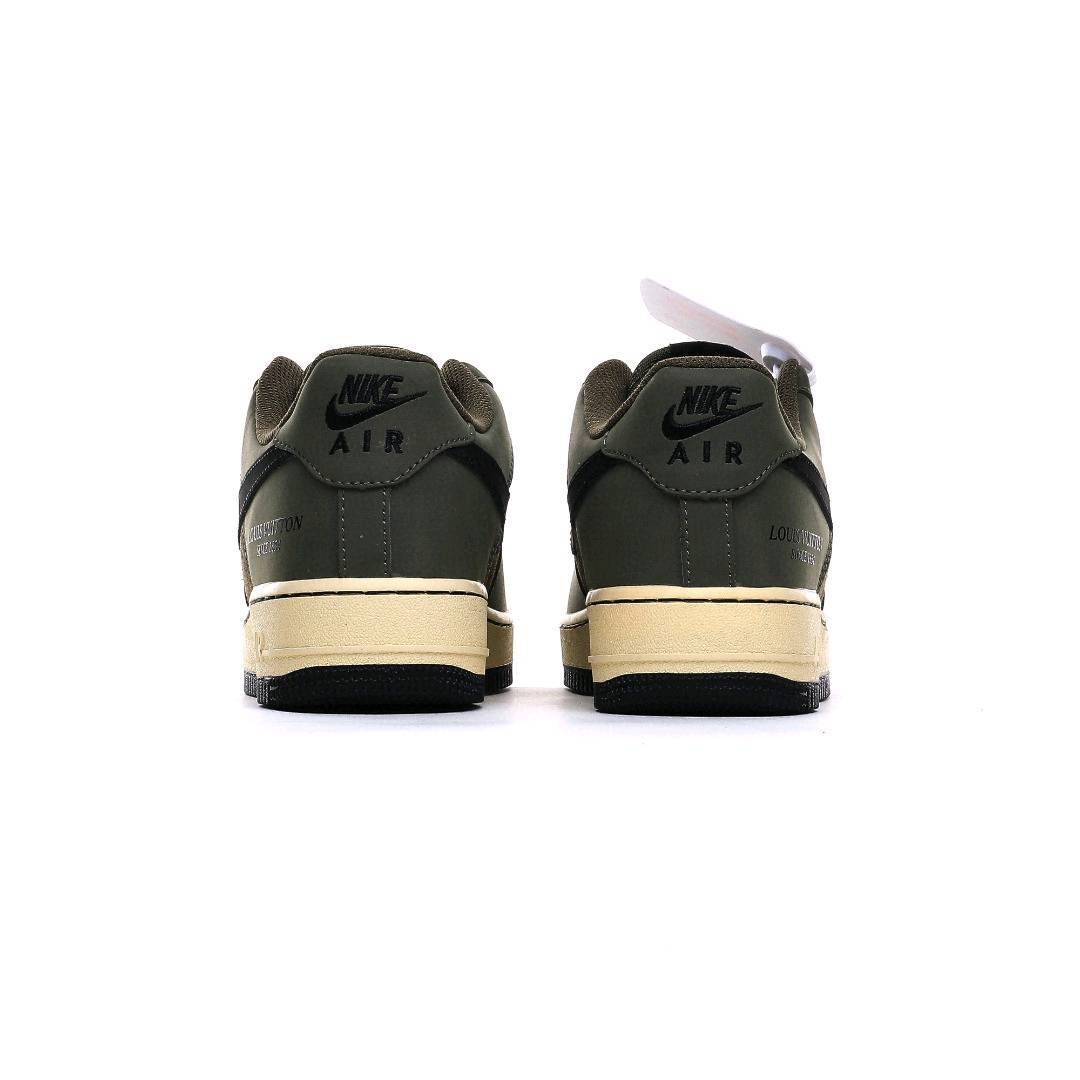 本地自取💰260 海外限量发售！公司级NIke Air Force 1 '07 Low “LV联名--军绿” 空军一号 中帮 运动鞋 休闲鞋 折边针车 工艺难度大 原楦头原纸板 原装鞋盒 定制五金配件 内置全掌气垫 原厂鞋底  货号：BA8806-223 Size：36 36.