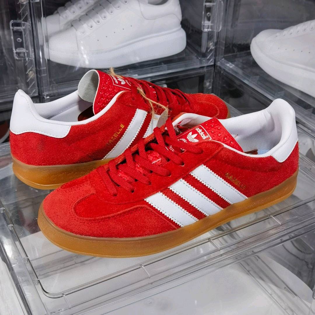 Adidas Original Samba 桑巴 橙红麂皮   全新高端零售平台专供品质出货  市场目前最顶级的版本 全鞋身采用原厂头层麂皮 1:1正确细节 还原 独家私模大底 非市面公底！ 货号:HQ8718 尺码：36 36.5 37 38 38.5 39 40 40.5 4