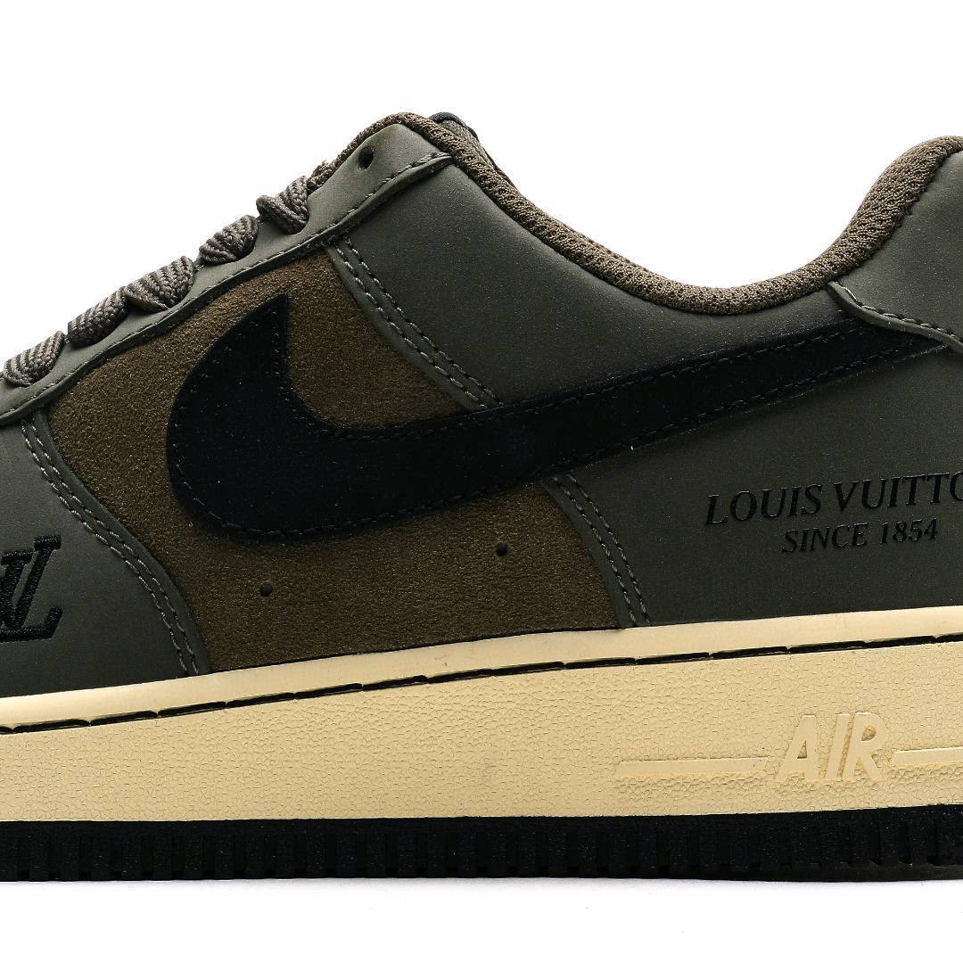 本地自取💰260 海外限量发售！公司级NIke Air Force 1 '07 Low “LV联名--军绿” 空军一号 中帮 运动鞋 休闲鞋 折边针车 工艺难度大 原楦头原纸板 原装鞋盒 定制五金配件 内置全掌气垫 原厂鞋底  货号：BA8806-223 Size：36 36.