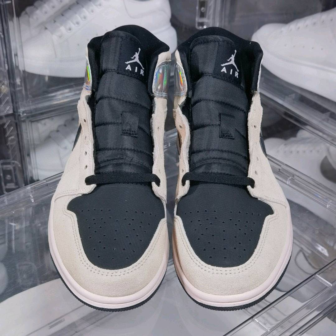 Air Jordan 1 MID系列镭射  市场独家首发加入原厂折边工艺 全进口电脑车  全鞋原厂皮 原辅料打造 真原厂纸板数据套用  原厂楦头打磨 品质全方面对比市场在售版本   真正8孔天花板级别水准 近百个配色陆续更新  货号BQ6472-602  36 36.5