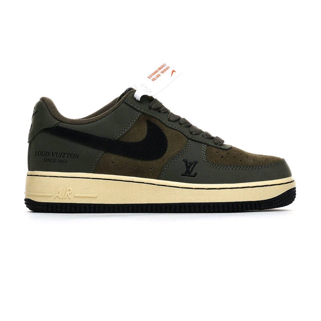 本地自取💰260 海外限量发售！公司级NIke Air Force 1 '07 Low “LV联名--军绿” 空军一号 中帮 运动鞋 休闲鞋 折边针车 工艺难度大 原楦头原纸板 原装鞋盒 定制五金配件 内置全掌气垫 原厂鞋底  货号：BA8806-223 Size：36 36.