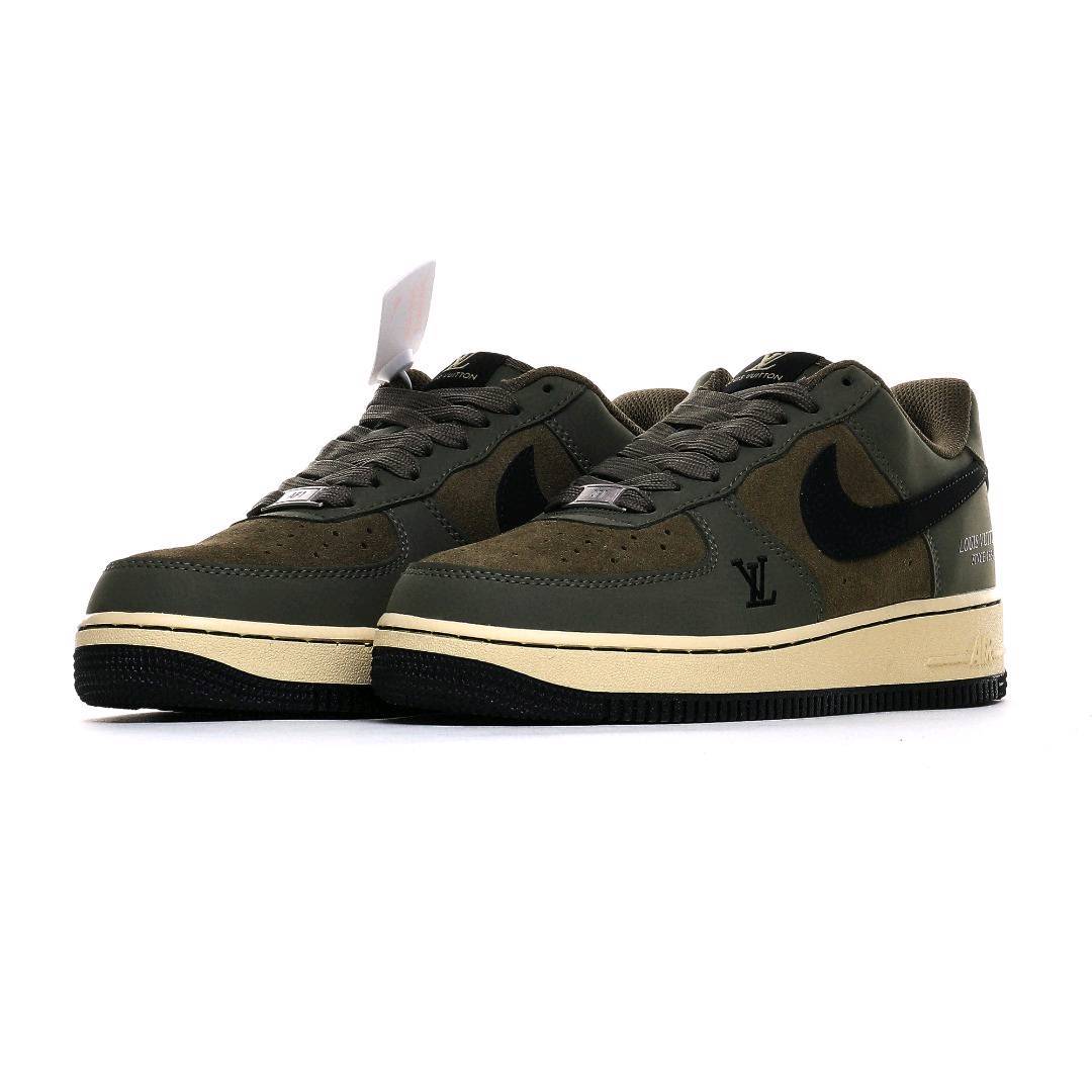 本地自取💰260 海外限量发售！公司级NIke Air Force 1 '07 Low “LV联名--军绿” 空军一号 中帮 运动鞋 休闲鞋 折边针车 工艺难度大 原楦头原纸板 原装鞋盒 定制五金配件 内置全掌气垫 原厂鞋底  货号：BA8806-223 Size：36 36.