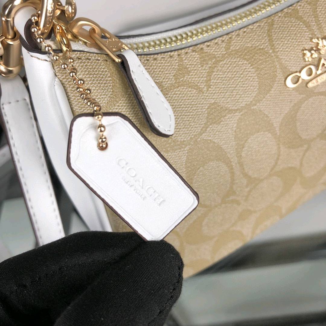 💰130 新款coach/蔻驰大号麻将包 CA548 Teri shoulder bag手提腋下包  经典老花logo配皮 链条⛓️皮制手提带和半月包型设计更显精致优雅 彰显经典的气质与时尚的态度 双肩带都可自由拆卸，无论腋下背，还是做斜挎包 更加肆意随性24*13*7cm