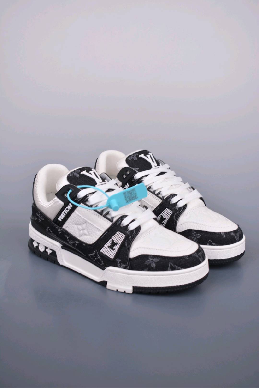 💰真标260 💰公司级450 💰纯原560 💰代购级760  on Trainer Sneaker Low 空胶版本  正品1：1  细节对标官网 蓝色得物外盒  #芯片版本 右脚鞋舌 #右脚鞋扣扫码直达官方  独家定制 、升级版扫码秒进官 纯原代购指定版本 融合素净小