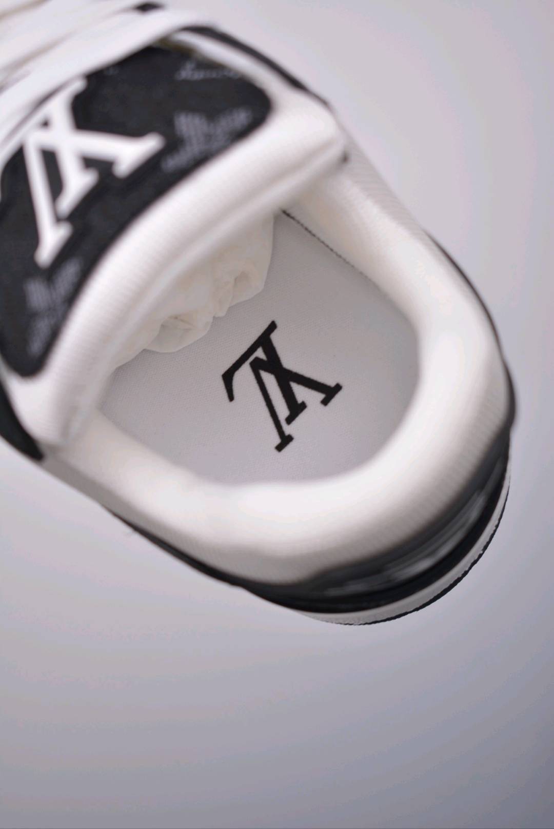 💰真标260 💰公司级450 💰纯原560 💰代购级760  on Trainer Sneaker Low 空胶版本  正品1：1  细节对标官网 蓝色得物外盒  #芯片版本 右脚鞋舌 #右脚鞋扣扫码直达官方  独家定制 、升级版扫码秒进官 纯原代购指定版本 融合素净小