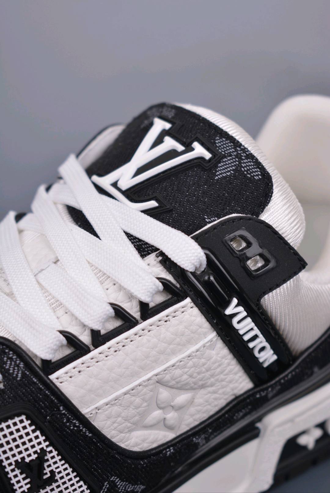 💰真标260 💰公司级450 💰纯原560 💰代购级760  on Trainer Sneaker Low 空胶版本  正品1：1  细节对标官网 蓝色得物外盒  #芯片版本 右脚鞋舌 #右脚鞋扣扫码直达官方  独家定制 、升级版扫码秒进官 纯原代购指定版本 融合素净小