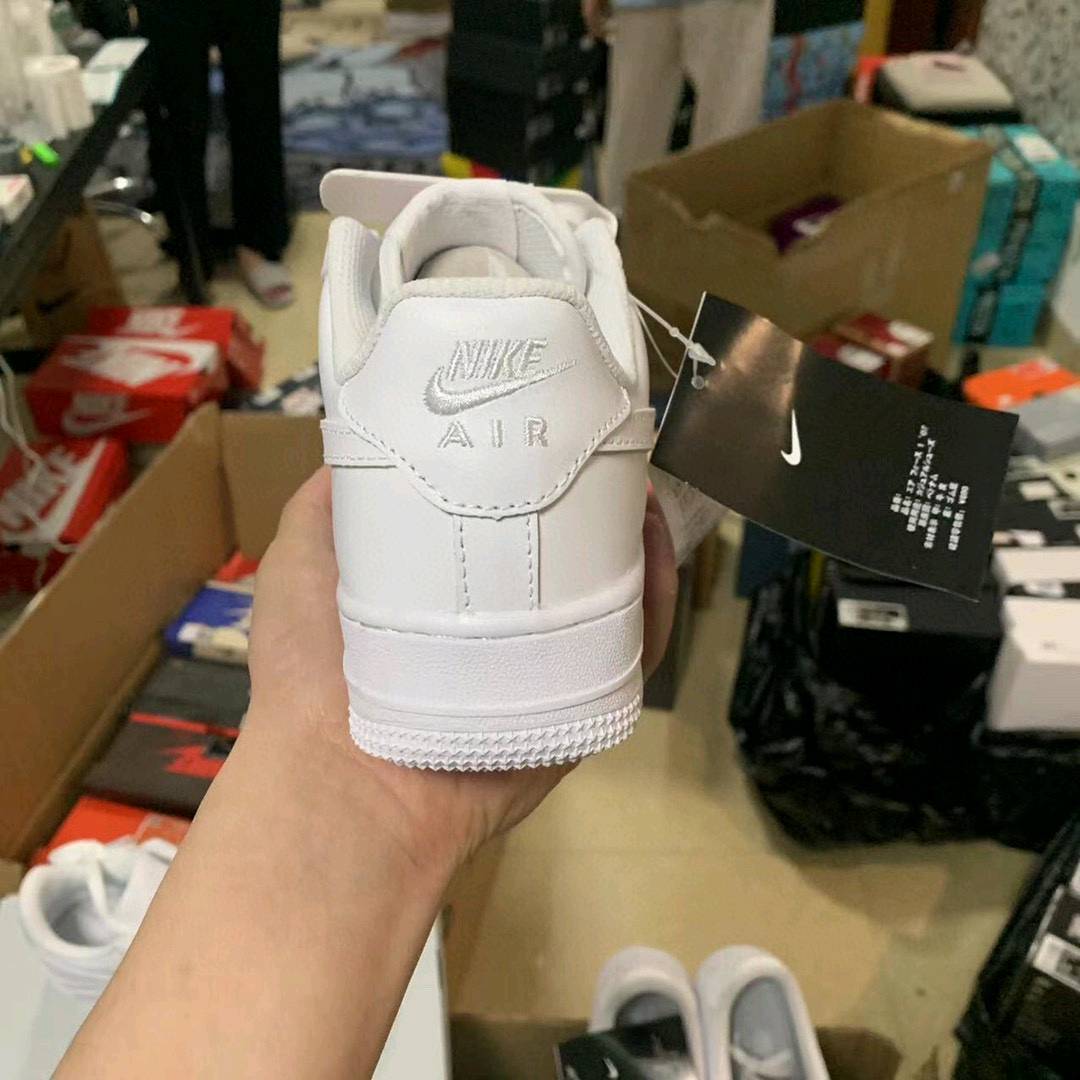 特价纯原版本，70💰半个月内破皮包换🔎 Nike AF1 纯白 nfc芯片版本 ‼️ 现货实拍 同价位吊打#所见即所得👟