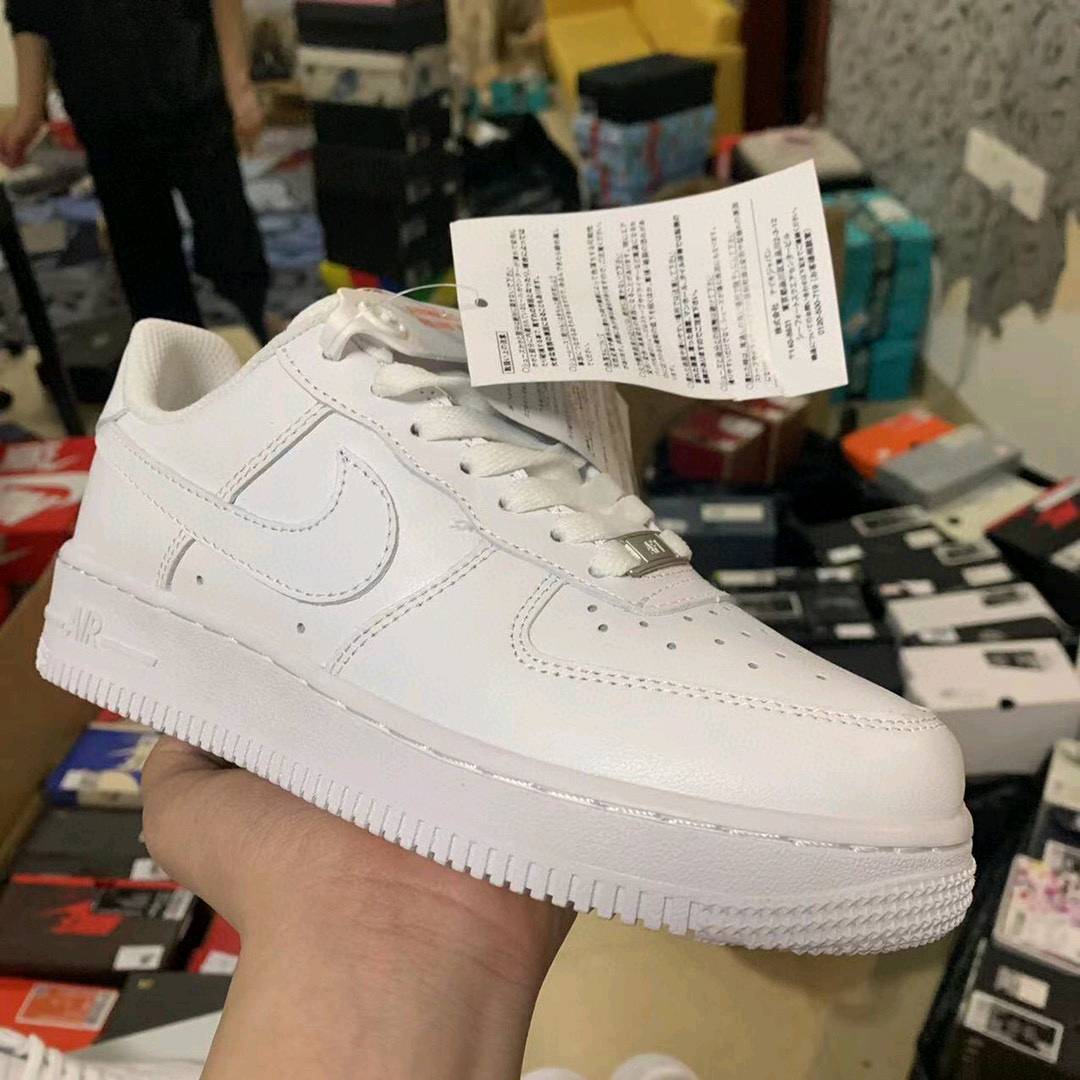 特价纯原版本，70💰半个月内破皮包换🔎 Nike AF1 纯白 nfc芯片版本 ‼️ 现货实拍 同价位吊打#所见即所得👟