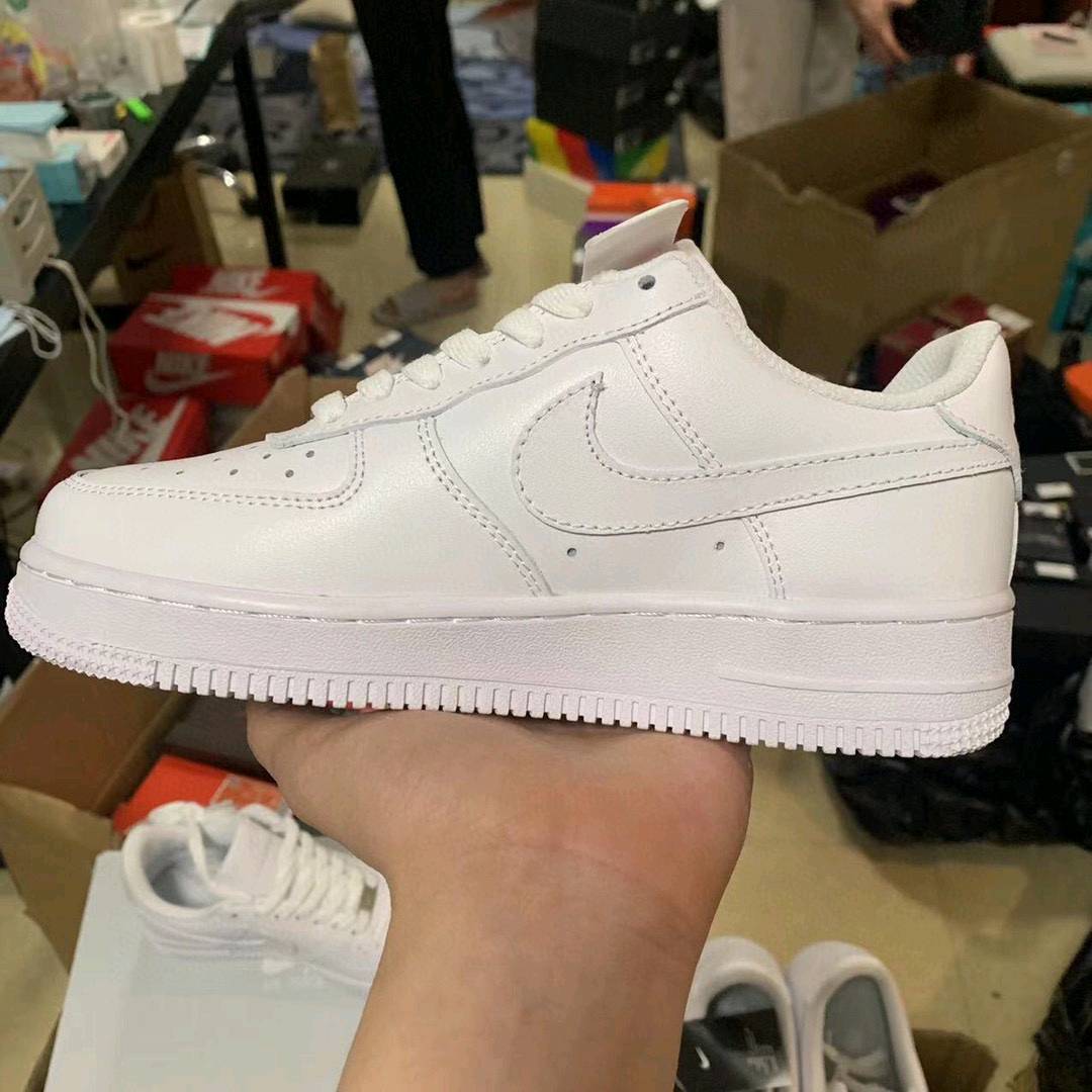 特价纯原版本，70💰半个月内破皮包换🔎 Nike AF1 纯白 nfc芯片版本 ‼️ 现货实拍 同价位吊打#所见即所得👟