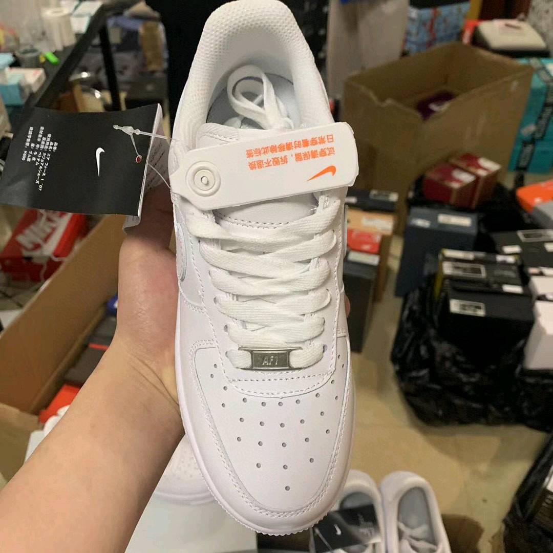 特价纯原版本，70💰半个月内破皮包换🔎 Nike AF1 纯白 nfc芯片版本 ‼️ 现货实拍 同价位吊打#所见即所得👟