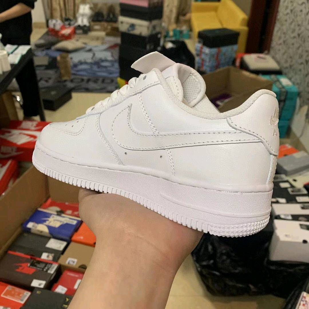 特价纯原版本，70💰半个月内破皮包换🔎 Nike AF1 纯白 nfc芯片版本 ‼️ 现货实拍 同价位吊打#所见即所得👟