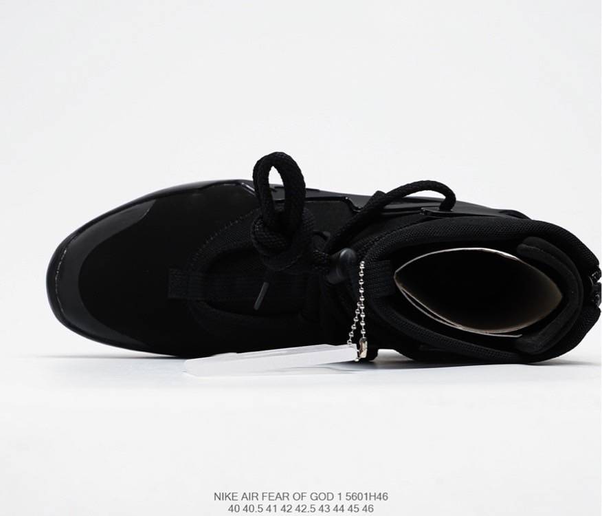 💰420
大厂出品 air fear of god 1 fog 联名篮球鞋 black 全码补货 目前市面唯一气垫无氧化版本 区分市面一眼假鞋型 后跟全面升级 大几率过验 无法鉴定  尺码：40 40.5 41 42 42.5 43 44 44.5 45 46