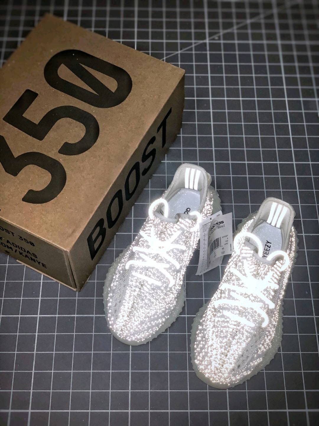 💰150真标💰180公司级💰260纯原版
Yeezy 350V2 "Static"白满天星
外贸客户指定订单 东莞原织面纯原1.0
原织面精针织机,原厂针织面料
#原档大底模具 百分百与海外发售原版一致
#顶级Boost 满钉大底 一切细节实拍如图
极力推荐此版本 触碰性价比至高点‼
Size:36 36.5 37 38 38.5 39 40 40.5 41 42 42.5 43 44 44.5 45 46 47
nike耐克 运动鞋空军一号 萨洛蒙阿迪达斯adidas 三叶草 椰子350 v2 sb dunk 古驰脏脏鞋 麦昆 匡威1970s 万斯 vans 范斯运动鞋板鞋跑步鞋跑鞋篮球鞋 添柏岚prada普拉达爱马仕香奈儿新百伦 巴黎世家迪奥dior爱步乔丹 air jordan 亚瑟士asics 斯凯奇 斐乐 彪马 锐步 mlb fila 鬼冢虎 lv路易威登 ny 北面 大鹅ugg 莆田鞋 板鞋 樱花粉 af1 高帮 纯白 复古 满天星 解构 鬼冢虎鞋盾 samba小麦色 蓝粉 马卡龙 低帮 独角兽 鬼冢虎鸳鸯 联名 童鞋 冰淇淋 骨白冰蓝 白蓝 黑色 小白鞋 电玩像素 黑白 涂鸦 镭射 雾霾 白色 diy 1970s 夜光 大童 泼墨 中帮 黑武士 洛克公园 魔术贴 情侣 经典 四钩 奶咖色 刮刮乐 白丝绸 白银 3m 反光 白绿夜光 白橙双钩 小雏菊 权志龙 白绿橙 off white 飞线 金钩 冰块 小银钩 笑脸 缝线 剪纸 纯黑 蓝丝绸 情人节限定 白金 蓝白 354 黑曜石 熊猫 像素 冰蓝 四小勾 水晶底 寿桃 洞洞鞋 彩虹像素 灰色 air force 1 黑色 拖鞋 aj4 aj35 aj11 篮球鞋 莆田 aj3 aj6 aj13 aj7 童鞋 儿童鞋 aj312 aj36 黑白奥利奥 传奇蓝 aj32 限量版 飞人拖鞋 康扣 熊猫 北卡蓝 low 白水泥 藤原浩 aj34郭艾伦 影子灰 蒂芙尼绿 aj10 倒钩 aj9 冰雪奇缘 黑曜石 aj31 aj270 球鞋 大魔王 冰激凌 樱木花道 热熔岩 迪奥联名 胭脂红 凉鞋 aj15 满天星 水泥灰 芝加哥 鸳鸯 aj28 情侣 aj28 樱花粉 电玩像素 北卡蓝 小迪奥 粉色 樱花粉 电玩像素 烟灰 变色龙 兵马俑 大巴黎 aj16 兔八哥 马卡龙 大学蓝 aj30 黑水泥 白蛇 叶绿素 火影 白水泥 情人节限定 粉蛇 黑红 球鞋gtcut kobe球鞋 zoom kobe 500黑武士 2022r nike星空 gt球鞋 zoom跑鞋 纽巴伦990 nikecourt女鞋 zoom aj1 nb827 斐乐hike nike青花瓷 aj镭射 科6 next跑鞋 宇航员2.0 小白鞋 男鞋 运动鞋 斯凯奇 斐乐 板鞋 aj 彪马 新百伦 亚瑟士 new balance adidas 阿迪达斯 篮球鞋 空军一号 纯白 跑步鞋 vision street wear puma 女运动休闲鞋 nb 情侣鞋 球鞋 dunk 美津浓 欧文7 运动鞋女款跑步鞋 休闲男鞋 aj1 拖鞋 耐克鞋男新款 鞋子 童鞋 男款 飞马 zoom 超级飞马 跑鞋 老爹鞋 air max 儿童鞋子 男士 飞马38 m2k 日落 黑白熊猫 女款 飞马39 男款 阿甘鞋 飞马37 夏季 dunk sb 华夫鞋 凉鞋 开拓者 夏款 毛毛虫 气垫 air zoom 休闲鞋 高帮 帆布鞋 sacai 2022 vapormax 赤足 飞马36 af1 紫葡萄 树莓紫 winflo8 court女鞋 网鞋 zoom 破二 dc0774 拖鞋 superfly 子弹头 dunk黑白熊猫 blazer max270 欧文7 小童鞋 阿尔法 欧文8 登月 星空 莆田 黑武士 airmax97 贝壳头 三叶草 boost forum 椰子鞋 yeezy neo 暗夜精灵 金标 椰子 350 v2 ultraboost 清风 阿尔法 涉水鞋 ub21 ub22 forum84 ub nmd 爆米花 pro2 cut supernova x9000 椰子500 小椰子 forum low 史密斯 椰子700 樱花系列女鞋 新百伦530 327 574 5740 满天星 992 550 990 303 nb2002ra 302 元祖灰 993 990v5 nb300 ms327 580 999 nb327新百伦 新百伦878 nb300 5740奶茶色 m5740nb5740 997 608 452 nbms327 992元祖灰 996 880 低帮 倒钩 aj1 low 北卡蓝 黑曜石 倒钩藤原浩鞋 芝加哥 禁穿 小迪奥aj1 aj1大学蓝 樱花粉 烟灰 闪电倒钩 mid 影子灰 白丝绸 黑红脚趾 黑红 马卡龙 小dior 蒂芙尼绿 黑脚趾 小摩卡 蜘蛛侠 兔八哥 莆田纯原 纯白 中帮 黑粉脚趾 鸳鸯 low摩卡棕 扣碎 倒钩低帮 小闪电 凯尔特人 芝加哥ow联名 灰白 红豆奶茶 叛逆 换底 扣碎篮板 摩卡棕 迪奥联名鞋 皇家蓝 低帮女鞋倒钩白棕 泡泡糖 黑粉脚趾 北卡蓝低帮 黑绿脚趾 影子灰 蒂芙尼绿 黑脚趾 浆果粉 扣碎篮板 鸳鸯 冰淇淋 白丝绸 激光蓝 offwhite联名 黑粉脚趾 蓝 水洗丹宁 情人节 午夜蓝 凯尔特人 泡泡糖 男鞋 女鞋 夏季 儿童 拖鞋 小众鞋 篮球鞋 凉鞋 运动鞋 跑步鞋 童鞋 板鞋 日落 足球鞋 小白鞋 跑鞋 老爹鞋 zoom 超级飞马 36 37 38 sb dunk 鞋子 新款 m2k air max 薄款 赤足5.0 星空 登月 回到未来 vapormax 超轻 网鞋 气垫鞋 阿甘鞋 休闲鞋 47 blazer 高帮 樱花粉 free vaporfly 情侣 子弹头 华夫鞋 欧文7 lebron18 joyride fly3 max270 杜兰特5 毛毛虫 黑武士 限量版 忍者 马拉松 winflo7 kyrie7 ep 莆田鞋 板鞋 樱花粉 af1 高帮 纯白 复古 满天星 解构 鞋盾 小麦色 蓝粉 马卡龙 低帮 独角兽 鸳鸯 联名 童鞋 冰淇淋 骨白冰蓝 白蓝 黑色 小白鞋 电玩像素 黑白 涂鸦 镭射 雾霾 白色 diy 夜光 大童 泼墨 中帮 黑武士 洛克公园 魔术贴 情侣 经典 四钩 奶咖色 刮刮乐 白丝绸3xl 白银 3m 反光 白绿夜光 白橙双钩 小雏菊 权志龙 白绿橙 off white 飞线 金钩 冰块 小银钩 笑脸 缝线 剪纸 纯黑 蓝丝绸 情人节限定 白金 蓝白 354 黑曜石 熊猫 像素 冰蓝 四小勾 水晶底 寿桃 洞洞鞋 彩虹像素 灰色 air force 1 黑色 拖鞋 aj4 aj35 aj11 篮球鞋 莆田 aj3 aj6 aj13 aj7 童鞋 儿童鞋 aj312 aj36 黑白奥利奥 传奇蓝 aj32 限量版 飞人拖鞋 康扣 熊猫 北卡蓝 low 白水泥 藤原浩 aj34郭艾伦 影子灰 蒂芙尼绿 aj10 倒钩 aj9 冰雪奇缘 黑曜石 aj31 aj270 球鞋 大魔王 冰激凌 樱木花道 热熔岩 迪奥联名 胭脂红 凉鞋 aj15 满天星 水泥灰 芝加哥 鸳鸯 aj28 情侣 aj28 樱花粉 电玩像素 北卡蓝 小迪奥 粉色 2024春季夏季秋季冬季新款透气时尚防水复古休闲潮流气垫情侣夏款名牌定制增高限量版原装健身专业防臭实战大码中老年小学生训练越野皮面旅游真皮沙滩登山爆款鞋子避震缓震舒适柔软保暖创意明星爱不香奈儿同款ins上班商务舒服德训薄款平底学生防滑经典搭配简约耐磨厚底鞋底轻便吸汗防臭莆田鞋纯原Zoom Af1 空军一号顶级复刻百搭高弹原厂36 37.5 38 39 40 40.5 41 42 42.5 43 44 44.5 45官方专柜特价樱花粉 电玩像素 烟灰 变色龙 昂跑兵马俑 萨洛蒙大巴黎 aj16 兔八哥 马卡龙 迪桑特羽绒服 冲锋衣 卫衣大学蓝 aj30 黑水泥 罗意威白蛇 始祖鸟叶绿素 火影 白水泥 情人节限定V2k 粉蛇 迪奥Dior samba gazelle2024春季夏季秋季冬季新款透气时尚防水复古休闲潮流气垫情侣夏款名牌定制增高限量版原装健身专业防臭实战大码中老年小学生训练越野皮面旅游真皮沙滩登山爆款鞋子避震缓震舒适柔软保暖创意明星同款ins上班商务舒服德训薄款平底学生防滑经典搭配简约耐磨厚底鞋底轻便吸汗防臭莆田鞋纯原Zoom Af1 空军一号顶级复刻百搭高弹原厂36 37.5 38 39 40 40.5 41 42 42.5 43 44 44.5 45官方专柜特价