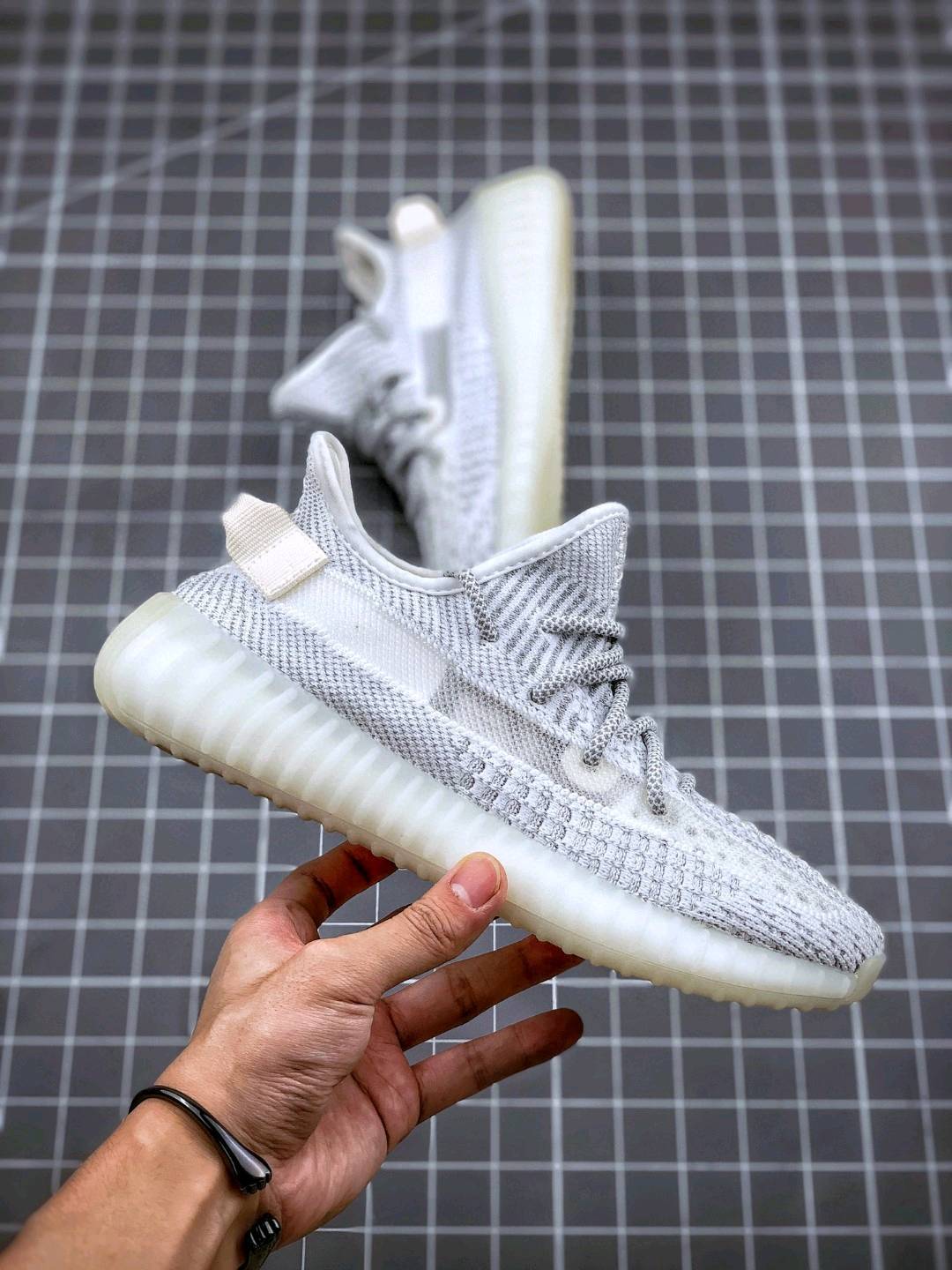 💰150真标💰180公司级💰260纯原版
Yeezy 350V2 "Static"白满天星
外贸客户指定订单 东莞原织面纯原1.0
原织面精针织机,原厂针织面料
#原档大底模具 百分百与海外发售原版一致
#顶级Boost 满钉大底 一切细节实拍如图
极力推荐此版本 触碰性价比至高点‼
Size:36 36.5 37 38 38.5 39 40 40.5 41 42 42.5 43 44 44.5 45 46 47
nike耐克 运动鞋空军一号 萨洛蒙阿迪达斯adidas 三叶草 椰子350 v2 sb dunk 古驰脏脏鞋 麦昆 匡威1970s 万斯 vans 范斯运动鞋板鞋跑步鞋跑鞋篮球鞋 添柏岚prada普拉达爱马仕香奈儿新百伦 巴黎世家迪奥dior爱步乔丹 air jordan 亚瑟士asics 斯凯奇 斐乐 彪马 锐步 mlb fila 鬼冢虎 lv路易威登 ny 北面 大鹅ugg 莆田鞋 板鞋 樱花粉 af1 高帮 纯白 复古 满天星 解构 鬼冢虎鞋盾 samba小麦色 蓝粉 马卡龙 低帮 独角兽 鬼冢虎鸳鸯 联名 童鞋 冰淇淋 骨白冰蓝 白蓝 黑色 小白鞋 电玩像素 黑白 涂鸦 镭射 雾霾 白色 diy 1970s 夜光 大童 泼墨 中帮 黑武士 洛克公园 魔术贴 情侣 经典 四钩 奶咖色 刮刮乐 白丝绸 白银 3m 反光 白绿夜光 白橙双钩 小雏菊 权志龙 白绿橙 off white 飞线 金钩 冰块 小银钩 笑脸 缝线 剪纸 纯黑 蓝丝绸 情人节限定 白金 蓝白 354 黑曜石 熊猫 像素 冰蓝 四小勾 水晶底 寿桃 洞洞鞋 彩虹像素 灰色 air force 1 黑色 拖鞋 aj4 aj35 aj11 篮球鞋 莆田 aj3 aj6 aj13 aj7 童鞋 儿童鞋 aj312 aj36 黑白奥利奥 传奇蓝 aj32 限量版 飞人拖鞋 康扣 熊猫 北卡蓝 low 白水泥 藤原浩 aj34郭艾伦 影子灰 蒂芙尼绿 aj10 倒钩 aj9 冰雪奇缘 黑曜石 aj31 aj270 球鞋 大魔王 冰激凌 樱木花道 热熔岩 迪奥联名 胭脂红 凉鞋 aj15 满天星 水泥灰 芝加哥 鸳鸯 aj28 情侣 aj28 樱花粉 电玩像素 北卡蓝 小迪奥 粉色 樱花粉 电玩像素 烟灰 变色龙 兵马俑 大巴黎 aj16 兔八哥 马卡龙 大学蓝 aj30 黑水泥 白蛇 叶绿素 火影 白水泥 情人节限定 粉蛇 黑红 球鞋gtcut kobe球鞋 zoom kobe 500黑武士 2022r nike星空 gt球鞋 zoom跑鞋 纽巴伦990 nikecourt女鞋 zoom aj1 nb827 斐乐hike nike青花瓷 aj镭射 科6 next跑鞋 宇航员2.0 小白鞋 男鞋 运动鞋 斯凯奇 斐乐 板鞋 aj 彪马 新百伦 亚瑟士 new balance adidas 阿迪达斯 篮球鞋 空军一号 纯白 跑步鞋 vision street wear puma 女运动休闲鞋 nb 情侣鞋 球鞋 dunk 美津浓 欧文7 运动鞋女款跑步鞋 休闲男鞋 aj1 拖鞋 耐克鞋男新款 鞋子 童鞋 男款 飞马 zoom 超级飞马 跑鞋 老爹鞋 air max 儿童鞋子 男士 飞马38 m2k 日落 黑白熊猫 女款 飞马39 男款 阿甘鞋 飞马37 夏季 dunk sb 华夫鞋 凉鞋 开拓者 夏款 毛毛虫 气垫 air zoom 休闲鞋 高帮 帆布鞋 sacai 2022 vapormax 赤足 飞马36 af1 紫葡萄 树莓紫 winflo8 court女鞋 网鞋 zoom 破二 dc0774 拖鞋 superfly 子弹头 dunk黑白熊猫 blazer max270 欧文7 小童鞋 阿尔法 欧文8 登月 星空 莆田 黑武士 airmax97 贝壳头 三叶草 boost forum 椰子鞋 yeezy neo 暗夜精灵 金标 椰子 350 v2 ultraboost 清风 阿尔法 涉水鞋 ub21 ub22 forum84 ub nmd 爆米花 pro2 cut supernova x9000 椰子500 小椰子 forum low 史密斯 椰子700 樱花系列女鞋 新百伦530 327 574 5740 满天星 992 550 990 303 nb2002ra 302 元祖灰 993 990v5 nb300 ms327 580 999 nb327新百伦 新百伦878 nb300 5740奶茶色 m5740nb5740 997 608 452 nbms327 992元祖灰 996 880 低帮 倒钩 aj1 low 北卡蓝 黑曜石 倒钩藤原浩鞋 芝加哥 禁穿 小迪奥aj1 aj1大学蓝 樱花粉 烟灰 闪电倒钩 mid 影子灰 白丝绸 黑红脚趾 黑红 马卡龙 小dior 蒂芙尼绿 黑脚趾 小摩卡 蜘蛛侠 兔八哥 莆田纯原 纯白 中帮 黑粉脚趾 鸳鸯 low摩卡棕 扣碎 倒钩低帮 小闪电 凯尔特人 芝加哥ow联名 灰白 红豆奶茶 叛逆 换底 扣碎篮板 摩卡棕 迪奥联名鞋 皇家蓝 低帮女鞋倒钩白棕 泡泡糖 黑粉脚趾 北卡蓝低帮 黑绿脚趾 影子灰 蒂芙尼绿 黑脚趾 浆果粉 扣碎篮板 鸳鸯 冰淇淋 白丝绸 激光蓝 offwhite联名 黑粉脚趾 蓝 水洗丹宁 情人节 午夜蓝 凯尔特人 泡泡糖 男鞋 女鞋 夏季 儿童 拖鞋 小众鞋 篮球鞋 凉鞋 运动鞋 跑步鞋 童鞋 板鞋 日落 足球鞋 小白鞋 跑鞋 老爹鞋 zoom 超级飞马 36 37 38 sb dunk 鞋子 新款 m2k air max 薄款 赤足5.0 星空 登月 回到未来 vapormax 超轻 网鞋 气垫鞋 阿甘鞋 休闲鞋 47 blazer 高帮 樱花粉 free vaporfly 情侣 子弹头 华夫鞋 欧文7 lebron18 joyride fly3 max270 杜兰特5 毛毛虫 黑武士 限量版 忍者 马拉松 winflo7 kyrie7 ep 莆田鞋 板鞋 樱花粉 af1 高帮 纯白 复古 满天星 解构 鞋盾 小麦色 蓝粉 马卡龙 低帮 独角兽 鸳鸯 联名 童鞋 冰淇淋 骨白冰蓝 白蓝 黑色 小白鞋 电玩像素 黑白 涂鸦 镭射 雾霾 白色 diy 夜光 大童 泼墨 中帮 黑武士 洛克公园 魔术贴 情侣 经典 四钩 奶咖色 刮刮乐 白丝绸3xl 白银 3m 反光 白绿夜光 白橙双钩 小雏菊 权志龙 白绿橙 off white 飞线 金钩 冰块 小银钩 笑脸 缝线 剪纸 纯黑 蓝丝绸 情人节限定 白金 蓝白 354 黑曜石 熊猫 像素 冰蓝 四小勾 水晶底 寿桃 洞洞鞋 彩虹像素 灰色 air force 1 黑色 拖鞋 aj4 aj35 aj11 篮球鞋 莆田 aj3 aj6 aj13 aj7 童鞋 儿童鞋 aj312 aj36 黑白奥利奥 传奇蓝 aj32 限量版 飞人拖鞋 康扣 熊猫 北卡蓝 low 白水泥 藤原浩 aj34郭艾伦 影子灰 蒂芙尼绿 aj10 倒钩 aj9 冰雪奇缘 黑曜石 aj31 aj270 球鞋 大魔王 冰激凌 樱木花道 热熔岩 迪奥联名 胭脂红 凉鞋 aj15 满天星 水泥灰 芝加哥 鸳鸯 aj28 情侣 aj28 樱花粉 电玩像素 北卡蓝 小迪奥 粉色 2024春季夏季秋季冬季新款透气时尚防水复古休闲潮流气垫情侣夏款名牌定制增高限量版原装健身专业防臭实战大码中老年小学生训练越野皮面旅游真皮沙滩登山爆款鞋子避震缓震舒适柔软保暖创意明星爱不香奈儿同款ins上班商务舒服德训薄款平底学生防滑经典搭配简约耐磨厚底鞋底轻便吸汗防臭莆田鞋纯原Zoom Af1 空军一号顶级复刻百搭高弹原厂36 37.5 38 39 40 40.5 41 42 42.5 43 44 44.5 45官方专柜特价樱花粉 电玩像素 烟灰 变色龙 昂跑兵马俑 萨洛蒙大巴黎 aj16 兔八哥 马卡龙 迪桑特羽绒服 冲锋衣 卫衣大学蓝 aj30 黑水泥 罗意威白蛇 始祖鸟叶绿素 火影 白水泥 情人节限定V2k 粉蛇 迪奥Dior samba gazelle2024春季夏季秋季冬季新款透气时尚防水复古休闲潮流气垫情侣夏款名牌定制增高限量版原装健身专业防臭实战大码中老年小学生训练越野皮面旅游真皮沙滩登山爆款鞋子避震缓震舒适柔软保暖创意明星同款ins上班商务舒服德训薄款平底学生防滑经典搭配简约耐磨厚底鞋底轻便吸汗防臭莆田鞋纯原Zoom Af1 空军一号顶级复刻百搭高弹原厂36 37.5 38 39 40 40.5 41 42 42.5 43 44 44.5 45官方专柜特价