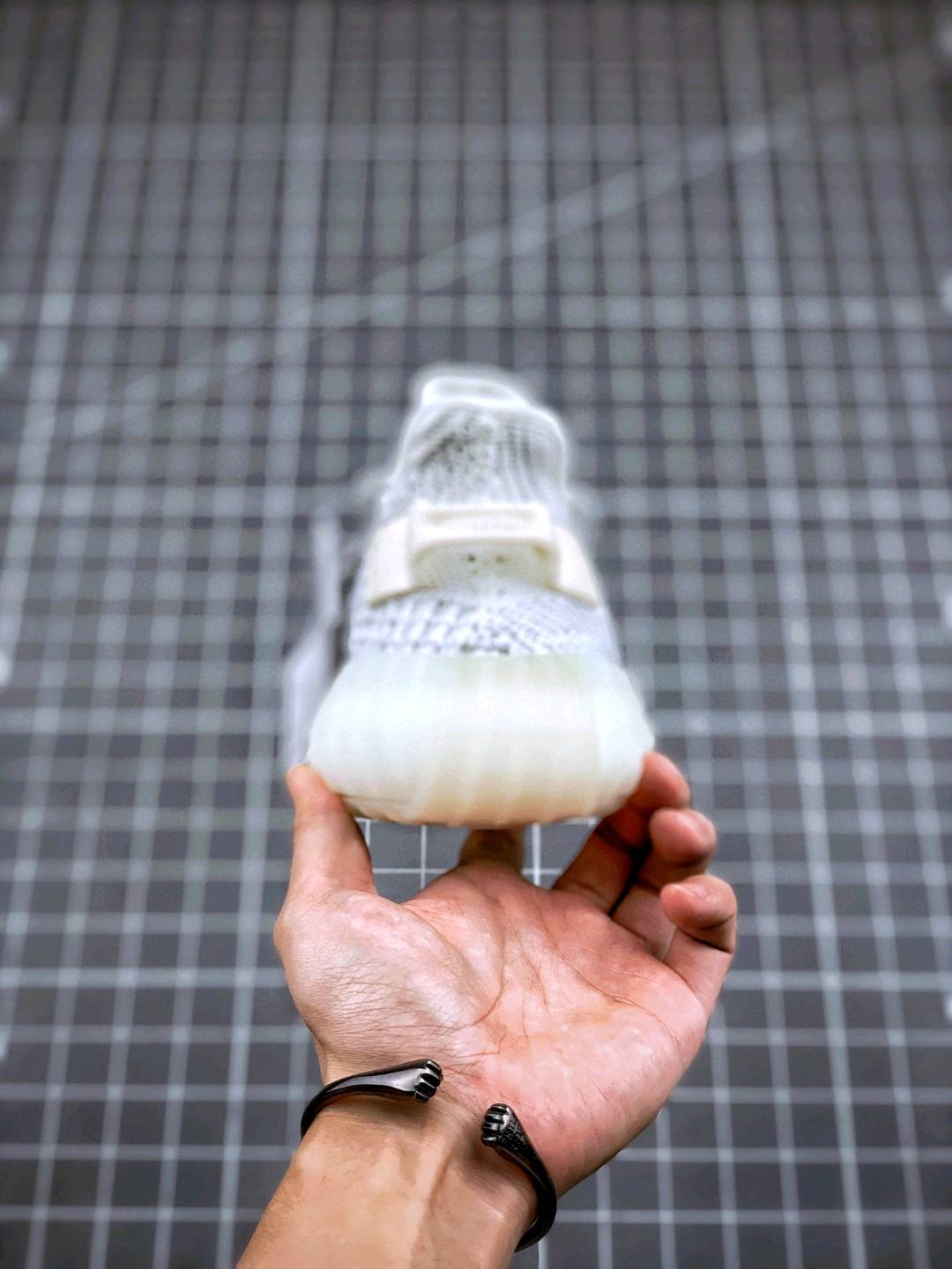 💰150真标💰180公司级💰260纯原版
Yeezy 350V2 "Static"白满天星
外贸客户指定订单 东莞原织面纯原1.0
原织面精针织机,原厂针织面料
#原档大底模具 百分百与海外发售原版一致
#顶级Boost 满钉大底 一切细节实拍如图
极力推荐此版本 触碰性价比至高点‼
Size:36 36.5 37 38 38.5 39 40 40.5 41 42 42.5 43 44 44.5 45 46 47
nike耐克 运动鞋空军一号 萨洛蒙阿迪达斯adidas 三叶草 椰子350 v2 sb dunk 古驰脏脏鞋 麦昆 匡威1970s 万斯 vans 范斯运动鞋板鞋跑步鞋跑鞋篮球鞋 添柏岚prada普拉达爱马仕香奈儿新百伦 巴黎世家迪奥dior爱步乔丹 air jordan 亚瑟士asics 斯凯奇 斐乐 彪马 锐步 mlb fila 鬼冢虎 lv路易威登 ny 北面 大鹅ugg 莆田鞋 板鞋 樱花粉 af1 高帮 纯白 复古 满天星 解构 鬼冢虎鞋盾 samba小麦色 蓝粉 马卡龙 低帮 独角兽 鬼冢虎鸳鸯 联名 童鞋 冰淇淋 骨白冰蓝 白蓝 黑色 小白鞋 电玩像素 黑白 涂鸦 镭射 雾霾 白色 diy 1970s 夜光 大童 泼墨 中帮 黑武士 洛克公园 魔术贴 情侣 经典 四钩 奶咖色 刮刮乐 白丝绸 白银 3m 反光 白绿夜光 白橙双钩 小雏菊 权志龙 白绿橙 off white 飞线 金钩 冰块 小银钩 笑脸 缝线 剪纸 纯黑 蓝丝绸 情人节限定 白金 蓝白 354 黑曜石 熊猫 像素 冰蓝 四小勾 水晶底 寿桃 洞洞鞋 彩虹像素 灰色 air force 1 黑色 拖鞋 aj4 aj35 aj11 篮球鞋 莆田 aj3 aj6 aj13 aj7 童鞋 儿童鞋 aj312 aj36 黑白奥利奥 传奇蓝 aj32 限量版 飞人拖鞋 康扣 熊猫 北卡蓝 low 白水泥 藤原浩 aj34郭艾伦 影子灰 蒂芙尼绿 aj10 倒钩 aj9 冰雪奇缘 黑曜石 aj31 aj270 球鞋 大魔王 冰激凌 樱木花道 热熔岩 迪奥联名 胭脂红 凉鞋 aj15 满天星 水泥灰 芝加哥 鸳鸯 aj28 情侣 aj28 樱花粉 电玩像素 北卡蓝 小迪奥 粉色 樱花粉 电玩像素 烟灰 变色龙 兵马俑 大巴黎 aj16 兔八哥 马卡龙 大学蓝 aj30 黑水泥 白蛇 叶绿素 火影 白水泥 情人节限定 粉蛇 黑红 球鞋gtcut kobe球鞋 zoom kobe 500黑武士 2022r nike星空 gt球鞋 zoom跑鞋 纽巴伦990 nikecourt女鞋 zoom aj1 nb827 斐乐hike nike青花瓷 aj镭射 科6 next跑鞋 宇航员2.0 小白鞋 男鞋 运动鞋 斯凯奇 斐乐 板鞋 aj 彪马 新百伦 亚瑟士 new balance adidas 阿迪达斯 篮球鞋 空军一号 纯白 跑步鞋 vision street wear puma 女运动休闲鞋 nb 情侣鞋 球鞋 dunk 美津浓 欧文7 运动鞋女款跑步鞋 休闲男鞋 aj1 拖鞋 耐克鞋男新款 鞋子 童鞋 男款 飞马 zoom 超级飞马 跑鞋 老爹鞋 air max 儿童鞋子 男士 飞马38 m2k 日落 黑白熊猫 女款 飞马39 男款 阿甘鞋 飞马37 夏季 dunk sb 华夫鞋 凉鞋 开拓者 夏款 毛毛虫 气垫 air zoom 休闲鞋 高帮 帆布鞋 sacai 2022 vapormax 赤足 飞马36 af1 紫葡萄 树莓紫 winflo8 court女鞋 网鞋 zoom 破二 dc0774 拖鞋 superfly 子弹头 dunk黑白熊猫 blazer max270 欧文7 小童鞋 阿尔法 欧文8 登月 星空 莆田 黑武士 airmax97 贝壳头 三叶草 boost forum 椰子鞋 yeezy neo 暗夜精灵 金标 椰子 350 v2 ultraboost 清风 阿尔法 涉水鞋 ub21 ub22 forum84 ub nmd 爆米花 pro2 cut supernova x9000 椰子500 小椰子 forum low 史密斯 椰子700 樱花系列女鞋 新百伦530 327 574 5740 满天星 992 550 990 303 nb2002ra 302 元祖灰 993 990v5 nb300 ms327 580 999 nb327新百伦 新百伦878 nb300 5740奶茶色 m5740nb5740 997 608 452 nbms327 992元祖灰 996 880 低帮 倒钩 aj1 low 北卡蓝 黑曜石 倒钩藤原浩鞋 芝加哥 禁穿 小迪奥aj1 aj1大学蓝 樱花粉 烟灰 闪电倒钩 mid 影子灰 白丝绸 黑红脚趾 黑红 马卡龙 小dior 蒂芙尼绿 黑脚趾 小摩卡 蜘蛛侠 兔八哥 莆田纯原 纯白 中帮 黑粉脚趾 鸳鸯 low摩卡棕 扣碎 倒钩低帮 小闪电 凯尔特人 芝加哥ow联名 灰白 红豆奶茶 叛逆 换底 扣碎篮板 摩卡棕 迪奥联名鞋 皇家蓝 低帮女鞋倒钩白棕 泡泡糖 黑粉脚趾 北卡蓝低帮 黑绿脚趾 影子灰 蒂芙尼绿 黑脚趾 浆果粉 扣碎篮板 鸳鸯 冰淇淋 白丝绸 激光蓝 offwhite联名 黑粉脚趾 蓝 水洗丹宁 情人节 午夜蓝 凯尔特人 泡泡糖 男鞋 女鞋 夏季 儿童 拖鞋 小众鞋 篮球鞋 凉鞋 运动鞋 跑步鞋 童鞋 板鞋 日落 足球鞋 小白鞋 跑鞋 老爹鞋 zoom 超级飞马 36 37 38 sb dunk 鞋子 新款 m2k air max 薄款 赤足5.0 星空 登月 回到未来 vapormax 超轻 网鞋 气垫鞋 阿甘鞋 休闲鞋 47 blazer 高帮 樱花粉 free vaporfly 情侣 子弹头 华夫鞋 欧文7 lebron18 joyride fly3 max270 杜兰特5 毛毛虫 黑武士 限量版 忍者 马拉松 winflo7 kyrie7 ep 莆田鞋 板鞋 樱花粉 af1 高帮 纯白 复古 满天星 解构 鞋盾 小麦色 蓝粉 马卡龙 低帮 独角兽 鸳鸯 联名 童鞋 冰淇淋 骨白冰蓝 白蓝 黑色 小白鞋 电玩像素 黑白 涂鸦 镭射 雾霾 白色 diy 夜光 大童 泼墨 中帮 黑武士 洛克公园 魔术贴 情侣 经典 四钩 奶咖色 刮刮乐 白丝绸3xl 白银 3m 反光 白绿夜光 白橙双钩 小雏菊 权志龙 白绿橙 off white 飞线 金钩 冰块 小银钩 笑脸 缝线 剪纸 纯黑 蓝丝绸 情人节限定 白金 蓝白 354 黑曜石 熊猫 像素 冰蓝 四小勾 水晶底 寿桃 洞洞鞋 彩虹像素 灰色 air force 1 黑色 拖鞋 aj4 aj35 aj11 篮球鞋 莆田 aj3 aj6 aj13 aj7 童鞋 儿童鞋 aj312 aj36 黑白奥利奥 传奇蓝 aj32 限量版 飞人拖鞋 康扣 熊猫 北卡蓝 low 白水泥 藤原浩 aj34郭艾伦 影子灰 蒂芙尼绿 aj10 倒钩 aj9 冰雪奇缘 黑曜石 aj31 aj270 球鞋 大魔王 冰激凌 樱木花道 热熔岩 迪奥联名 胭脂红 凉鞋 aj15 满天星 水泥灰 芝加哥 鸳鸯 aj28 情侣 aj28 樱花粉 电玩像素 北卡蓝 小迪奥 粉色 2024春季夏季秋季冬季新款透气时尚防水复古休闲潮流气垫情侣夏款名牌定制增高限量版原装健身专业防臭实战大码中老年小学生训练越野皮面旅游真皮沙滩登山爆款鞋子避震缓震舒适柔软保暖创意明星爱不香奈儿同款ins上班商务舒服德训薄款平底学生防滑经典搭配简约耐磨厚底鞋底轻便吸汗防臭莆田鞋纯原Zoom Af1 空军一号顶级复刻百搭高弹原厂36 37.5 38 39 40 40.5 41 42 42.5 43 44 44.5 45官方专柜特价樱花粉 电玩像素 烟灰 变色龙 昂跑兵马俑 萨洛蒙大巴黎 aj16 兔八哥 马卡龙 迪桑特羽绒服 冲锋衣 卫衣大学蓝 aj30 黑水泥 罗意威白蛇 始祖鸟叶绿素 火影 白水泥 情人节限定V2k 粉蛇 迪奥Dior samba gazelle2024春季夏季秋季冬季新款透气时尚防水复古休闲潮流气垫情侣夏款名牌定制增高限量版原装健身专业防臭实战大码中老年小学生训练越野皮面旅游真皮沙滩登山爆款鞋子避震缓震舒适柔软保暖创意明星同款ins上班商务舒服德训薄款平底学生防滑经典搭配简约耐磨厚底鞋底轻便吸汗防臭莆田鞋纯原Zoom Af1 空军一号顶级复刻百搭高弹原厂36 37.5 38 39 40 40.5 41 42 42.5 43 44 44.5 45官方专柜特价