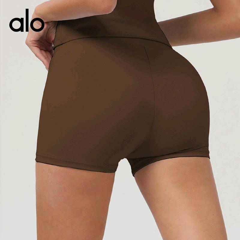 ALO YOGA💰68💎支持一件代发
aloyoga短裤裸感提臀瑜伽短裤高腰收腹裤速干紧身跑步短裤
【品牌】ALO 
【款号】DK2504
【面料】锦纶/氨纶
【颜色】黑色，咖啡色，天空蓝，热烈红
【尺码】S，M，L，XL
 专柜同款品质，厂家直销，货源充足，售后保障