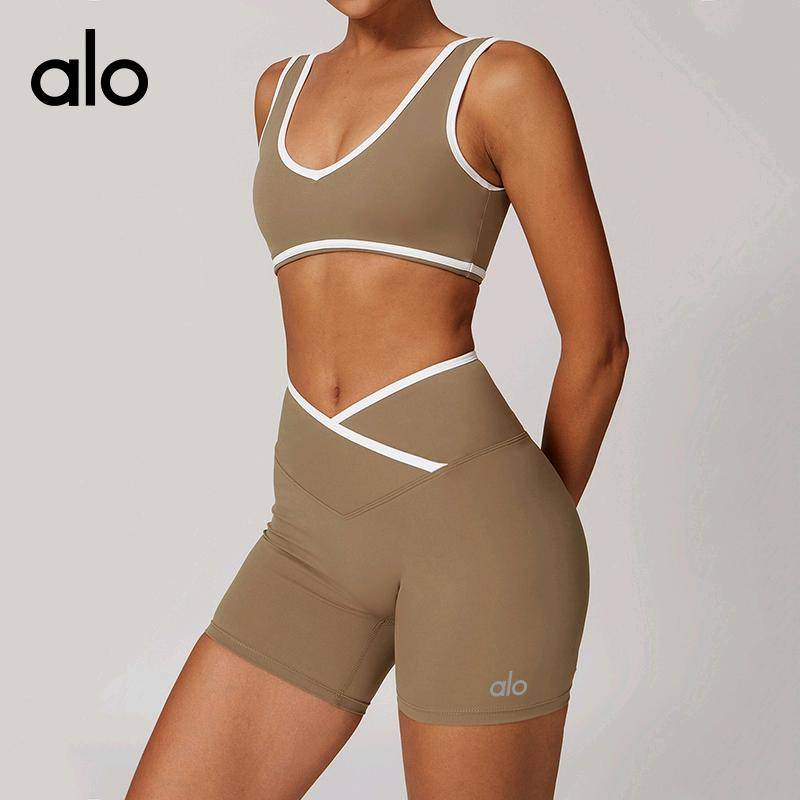 ALO YOGA 💰83💎支持一件代发
aloyoga背心瑜伽服设计感撞色宽肩带健身运动背心性感女上衣
【品牌】AlO
【款号】DWX8843
【面料】锦纶/氨纶
【颜色】高级黑，可可棕，蓝灰色，天鹅白，樱花粉
【尺码】S，M，L，XL
 专柜同款品质，厂家直销，货源充足，售后保障