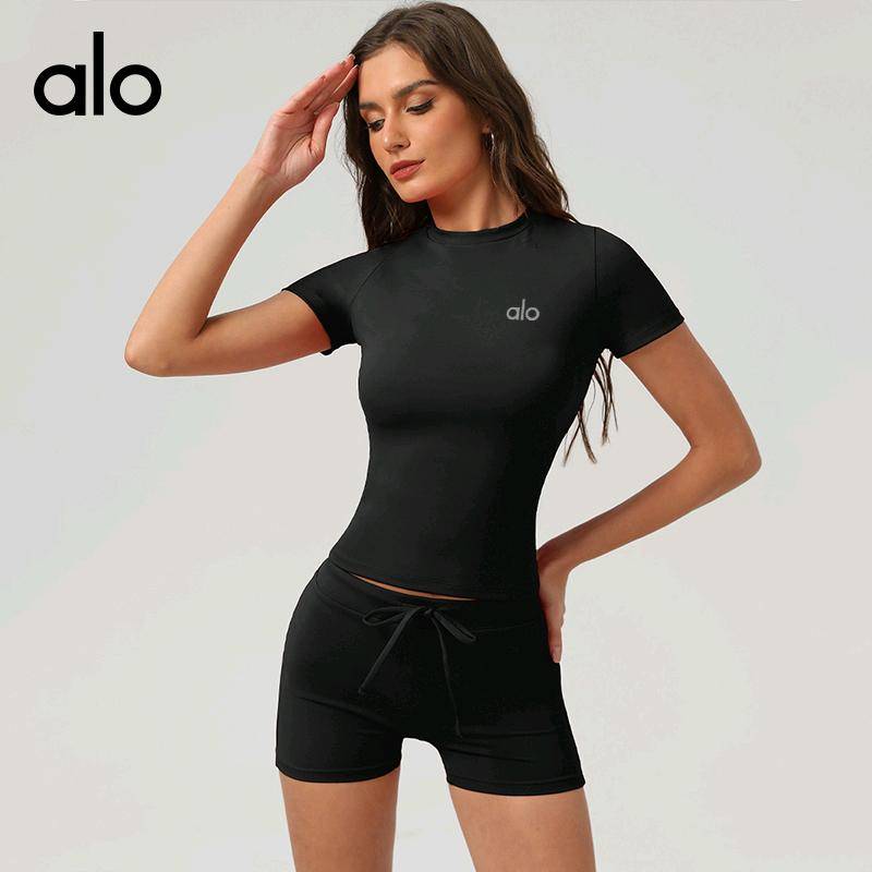 ALO YOGA💰68💎支持一件代发
aloyoga短袖上衣裸感瑜伽圆领T恤短袖运动健身服跑步上衣T恤
【品牌】ALO 
【款号】DX2504
【面料】锦纶/氨纶
【颜色】黑色，咖啡色，天空蓝
【尺码】S，M，L，XL
 专柜同款品质，厂家直销，货源充足，售后保障
