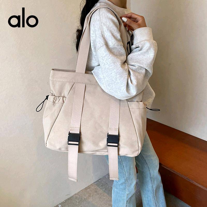 ALO YOGA💰98💎支持一件代发
aloyoga单肩包纯色大容量瑜伽休闲通勤手提包
【品牌】ALO 
【款号】JY90002
【面料】尼龙
【颜色】黑色，粉红色，灰色，卡其色
【尺码】均码
 专柜同款品质，厂家直销，货源充足，售后保障