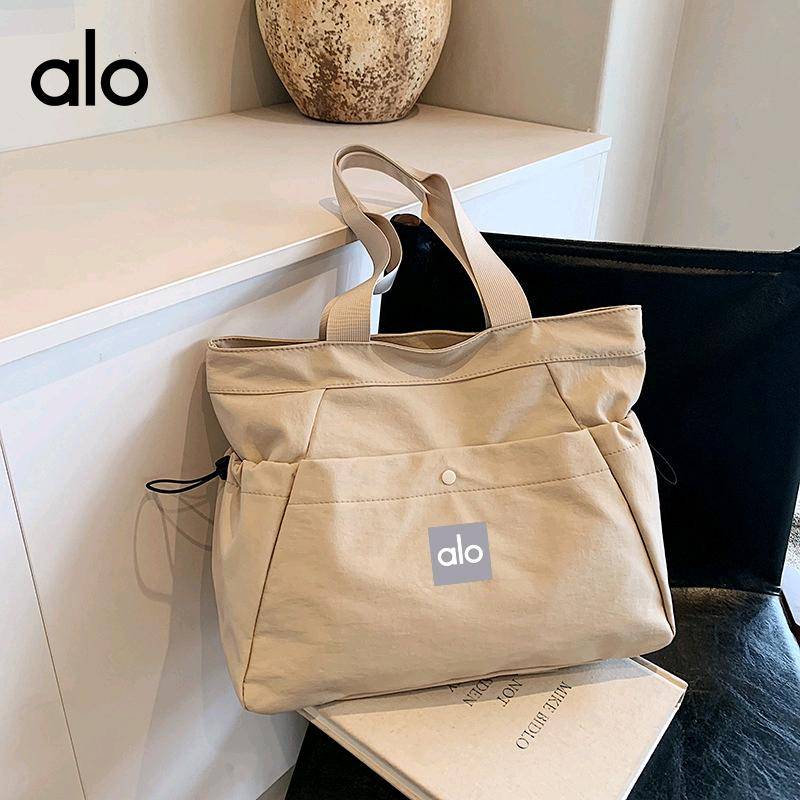 ALO YOGA💰98💎支持一件代发
aloyoga单肩包纯色大容量瑜伽休闲通勤手提包
【品牌】ALO 
【款号】JY90002
【面料】尼龙
【颜色】黑色，粉红色，灰色，卡其色
【尺码】均码
 专柜同款品质，厂家直销，货源充足，售后保障