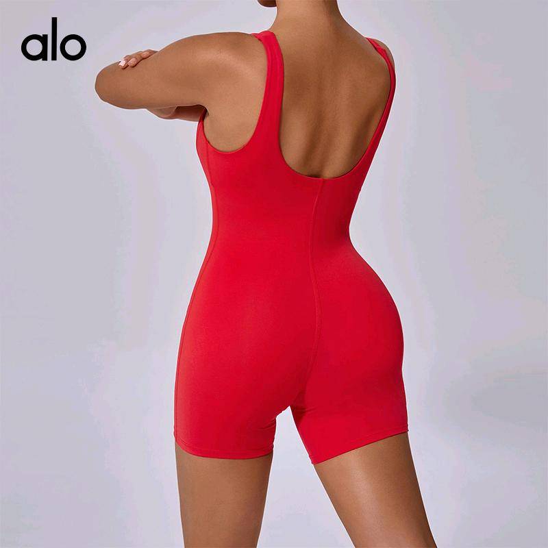 ALO YOGA💰93💎支持一件代发
alo yoga连体衣裸感瑜伽连体短裤带胸垫高强度运动健身服女
【品牌】ALO 
【款号】LTY18293
【面料】锦纶/氨纶
【颜色】藏青色，纯净白，红色，玫红色，尊贵黑
【尺码】S，M，L
 专柜同款品质，厂家直销，货源充足，售后保障