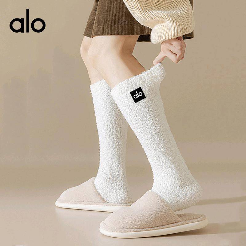 ALO YOGA  💰48💎支持一件代发
aloyoga 袜子珊瑚绒袜子女保暖冬季加绒加厚地板袜睡眠袜
【品牌】ALO 
【款号】JY90019（珊瑚绒）
【面料】棉/氨纶
【颜色】碧蓝色，黑色，卡其色，奶白色，雅粉色，棕色
【尺码】均码
 专柜同款品质，厂家直销，货源充足，售后保障