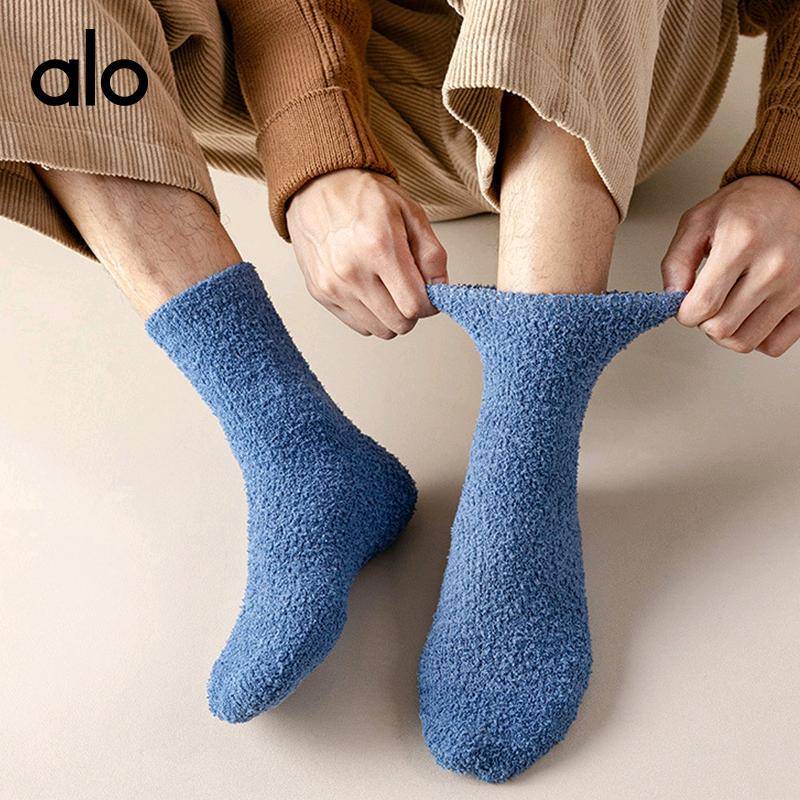 ALO YOGA💰36💎支持一件代发
aloyoga 珊瑚绒纯色长简袜亲肤保暖睡眠袜
【品牌】ALO 
【款号】JY370（珊瑚绒）
【面料】聚酯纤维/氨纶
【颜色】白色，黑色，蓝色，浅灰，深灰，驼色
【尺码】均码
 专柜同款品质，厂家直销，货源充足，售后保障