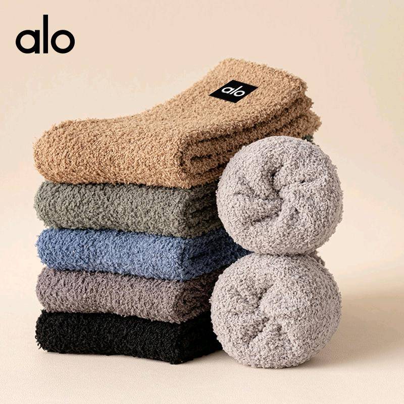 ALO YOGA💰36💎支持一件代发
aloyoga 珊瑚绒纯色长简袜亲肤保暖睡眠袜
【品牌】ALO 
【款号】JY370（珊瑚绒）
【面料】聚酯纤维/氨纶
【颜色】白色，黑色，蓝色，浅灰，深灰，驼色
【尺码】均码
 专柜同款品质，厂家直销，货源充足，售后保障