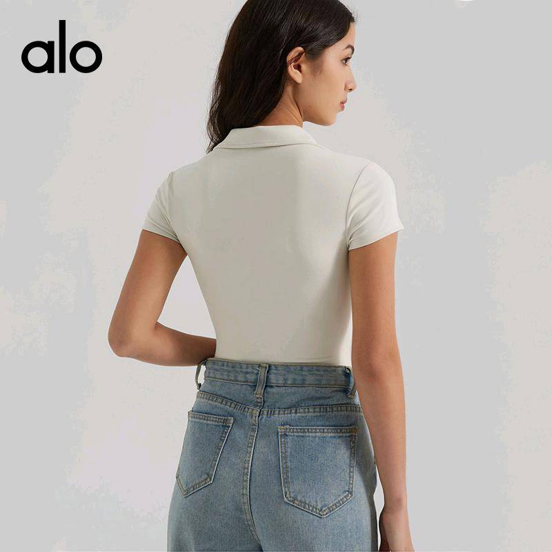 ALO YOGA 💰83💎支持一件代发
aloyoga短袖速干瑜伽紧身衣健身POLO领短袖运动收腰百搭显瘦上衣
【品牌】AlO
【款号】BFT1035
【面料】涤纶/氨纶
【颜色】白蛋白，本白，藏青，黑色，卡其棕，荧光玫红
【尺码】XS，S，M，L，XL
 专柜同款品质，厂家直销，货源充足，售后保障