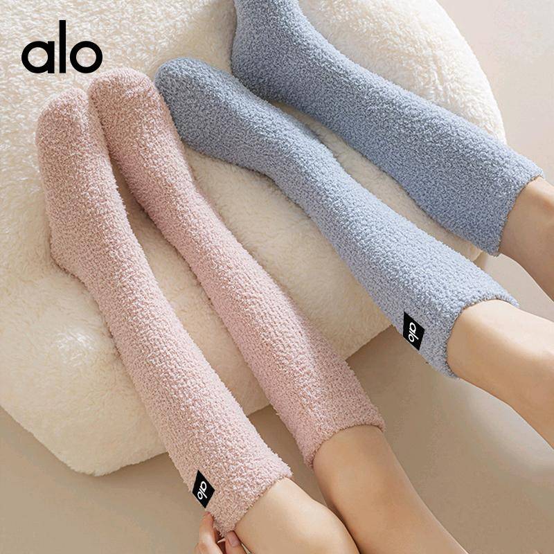 ALO YOGA  💰48💎支持一件代发
aloyoga 袜子珊瑚绒袜子女保暖冬季加绒加厚地板袜睡眠袜
【品牌】ALO 
【款号】JY90019（珊瑚绒）
【面料】棉/氨纶
【颜色】碧蓝色，黑色，卡其色，奶白色，雅粉色，棕色
【尺码】均码
 专柜同款品质，厂家直销，货源充足，售后保障