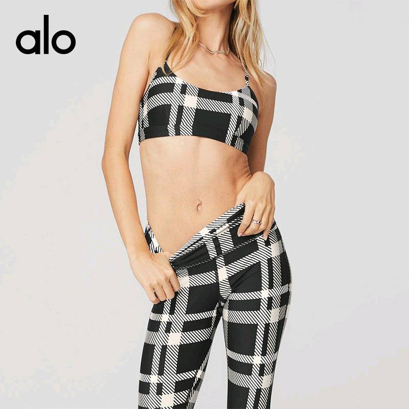ALO YOGA 💰166💎支持一件代发
aloyoga套装时尚个性格子条纹女美运动文胸健身裤瑜伽服套装
TZ176背心 ：83
TZ176长裤 ：83
【品牌】AlO
【款号】TZ176
【面料】锦纶/氨纶
【颜色】白色- 文胸，白色-长裤，黑色 - 文胸，黑色 - 长裤
【尺码】S，M，L
 专柜同款品质，厂家直销，货源充足，售后保障