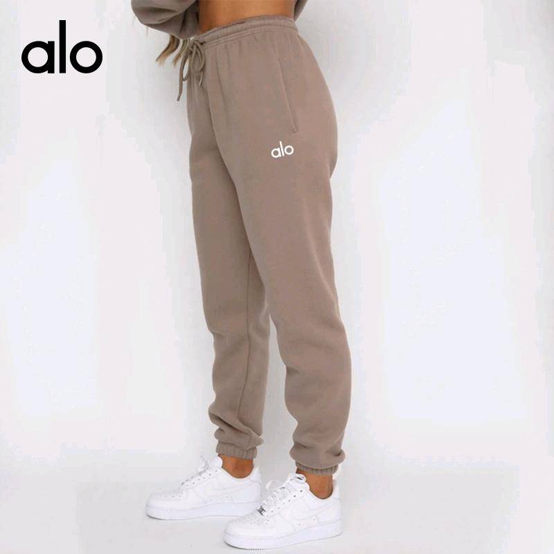 ALO YOGA  💰88💎支持一件代发 
aloyoga秋冬纯色圆领套头长袖卫衣抽绳束脚长裤女装时尚休闲套装
【品牌】alo
【款号】211021
【面料】聚酯纤维（涤纶）
【颜色】黑色，灰色，咖啡色，卡其色，蓝色，桃红，杏色，荧光绿，玫红色，酒红色
【尺码】S，M，L，XL，XXL
 专柜同款品质，厂家直销，货源充足，售后保障