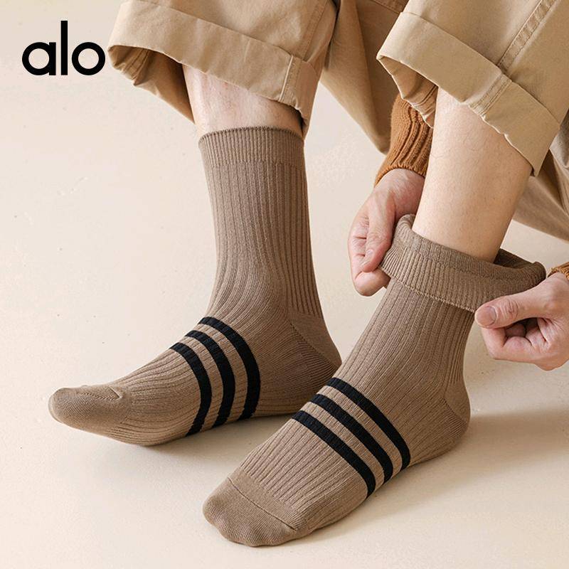 ALO YOGA  💰38💎支持一件代发
aloyoga 秋季上新袜子中筒袜运动百搭秋冬条纹高帮长袜
【品牌】ALO 
【款号】JY380（纯棉袜）
【面料】棉/氨纶
【颜色】白灰，白色，藏青，黑色，深灰，驼色
【尺码】均码
 专柜同款品质，厂家直销，货源充足，售后保障