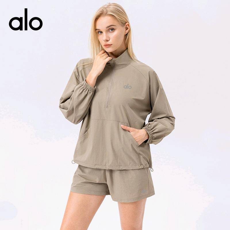 ALO YOGA 💰138💎支持一件代发
aloyoga套装宽松立领夹克卫衣跑步短裤速干健身两件套
【品牌】AlO
【款号】TZ42528
【面料】涤纶/氨纶
【颜色】黑色，浅灰色，浅紫色，沙砾色
【尺码】S，M，L，XL，XXL
 专柜同款品质，厂家直销，货源充足，售后保障