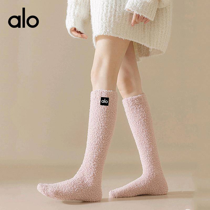 ALO YOGA  💰48💎支持一件代发
aloyoga 袜子珊瑚绒袜子女保暖冬季加绒加厚地板袜睡眠袜
【品牌】ALO 
【款号】JY90019（珊瑚绒）
【面料】棉/氨纶
【颜色】碧蓝色，黑色，卡其色，奶白色，雅粉色，棕色
【尺码】均码
 专柜同款品质，厂家直销，货源充足，售后保障