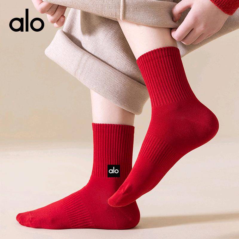 ALO YOGA  💰38💎支持一件代发
aloyoga 红色袜子棉袜休闲中简袜红色女男同款中简袜
【品牌】ALO 
【款号】JY90022（红袜）
【面料】棉
【颜色】两节竖条，麻花款，竖条，长条竖纹
【尺码】均码
 专柜同款品质，厂家直销，货源充足，售后保障
