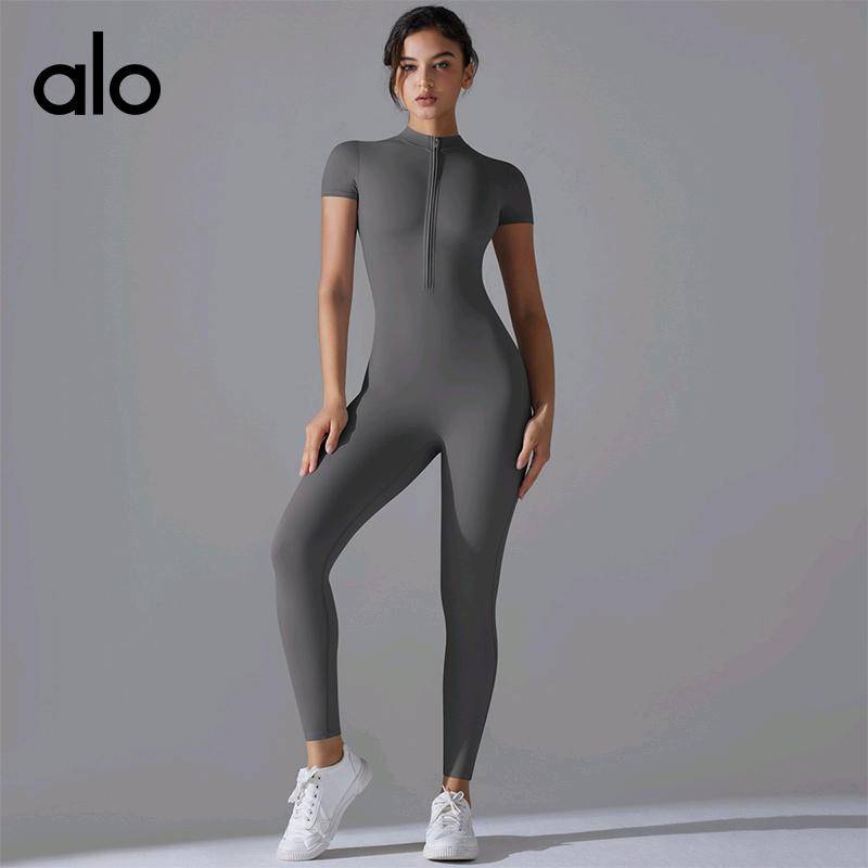 ALO YOGA💰103💎支持一件代发
aloyoga连体服开领拉链短袖连体服健身运动连体衣紧身瑜伽服女
【品牌】ALO 
【款号】LTY6656
【面料】氨纶/锦纶
【颜色】板栗色，黑色，深灰，雾霾蓝，枣红色
【尺码】S，M，L，XL
 专柜同款品质，厂家直销，货源充足，售后保障