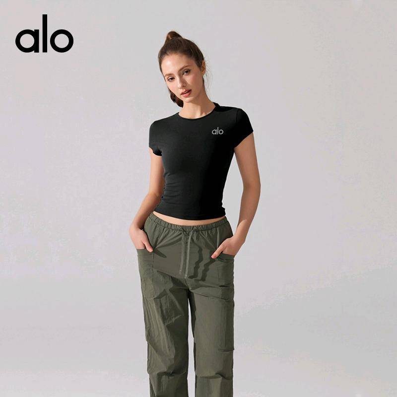 ALO YOGA 💰68💎支持一件代发
Alo短袖瑜伽服女普拉提健身训练短袖露脐紧身T恤速干跑步运动上衣
【品牌】AlO
【款号】YD355
【面料】锦纶/氨纶
【颜色】白色，黑色，灰薄荷，蒸馏咖啡
【尺码】S，M，L，XL
 专柜同款品质，厂家直销，货源充足，售后保障