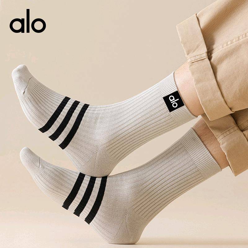 ALO YOGA  💰38💎支持一件代发
aloyoga 秋季上新袜子中筒袜运动百搭秋冬条纹高帮长袜
【品牌】ALO 
【款号】JY380（纯棉袜）
【面料】棉/氨纶
【颜色】白灰，白色，藏青，黑色，深灰，驼色
【尺码】均码
 专柜同款品质，厂家直销，货源充足，售后保障