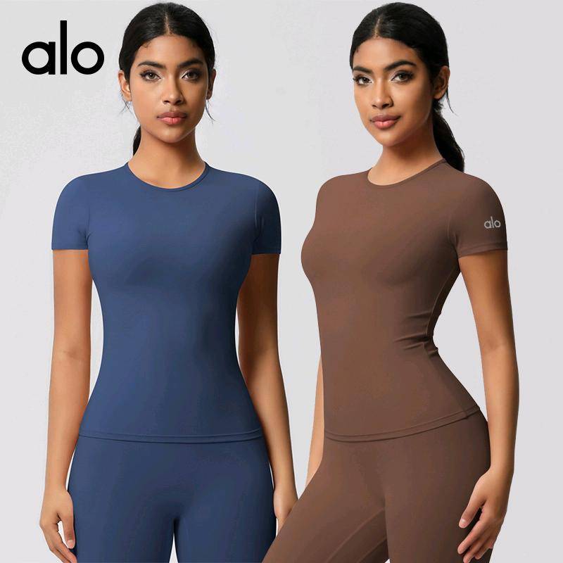 ALO YOGA💰73💎支持一件代发
aloyoga 跨境新款磨毛裸感修身圆领瑜伽健身短袖百搭跑步运动上衣
【品牌】ALO 
【款号】DX7103
【面料】氨纶/锦纶
【颜色】霜灰色，板栗色，黑色，徽章蓝，罗勒绿，浅象牙，石墨灰，天空蓝，胭脂红，樱花粉
【尺码】S，M，L，XL
 专柜同款品质，厂家直销，货源充足，售后保障