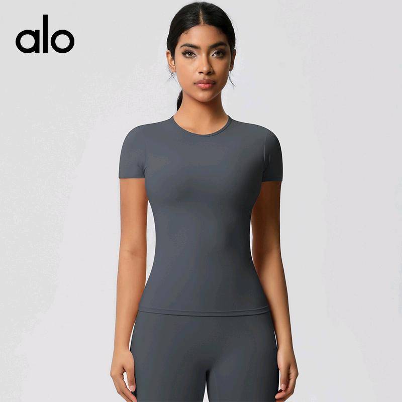 ALO YOGA💰73💎支持一件代发
aloyoga 跨境新款磨毛裸感修身圆领瑜伽健身短袖百搭跑步运动上衣
【品牌】ALO 
【款号】DX7103
【面料】氨纶/锦纶
【颜色】霜灰色，板栗色，黑色，徽章蓝，罗勒绿，浅象牙，石墨灰，天空蓝，胭脂红，樱花粉
【尺码】S，M，L，XL
 专柜同款品质，厂家直销，货源充足，售后保障