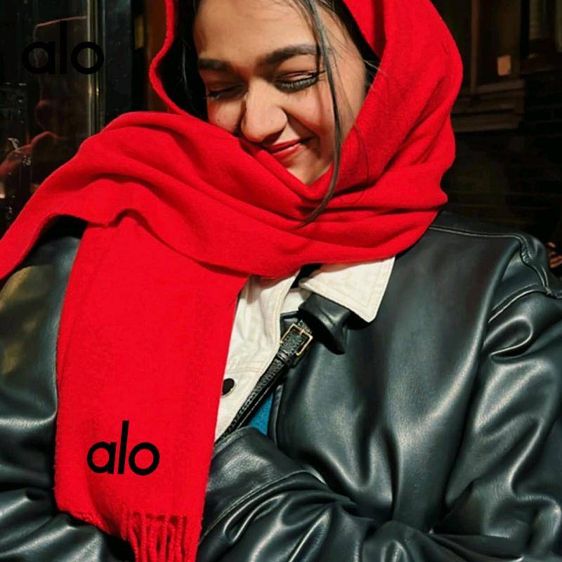 ALO YOGA💰68💎支持一件代发
aloyoga 纯色流苏软糯国巾加绒百搭保暖围脖
【品牌】ALO 
【款号】JY90017（红色围巾）
【面料】聚酯纤维
【颜色】中国红
【尺码】均码
 专柜同款品质，厂家直销，货源充足，售后保障