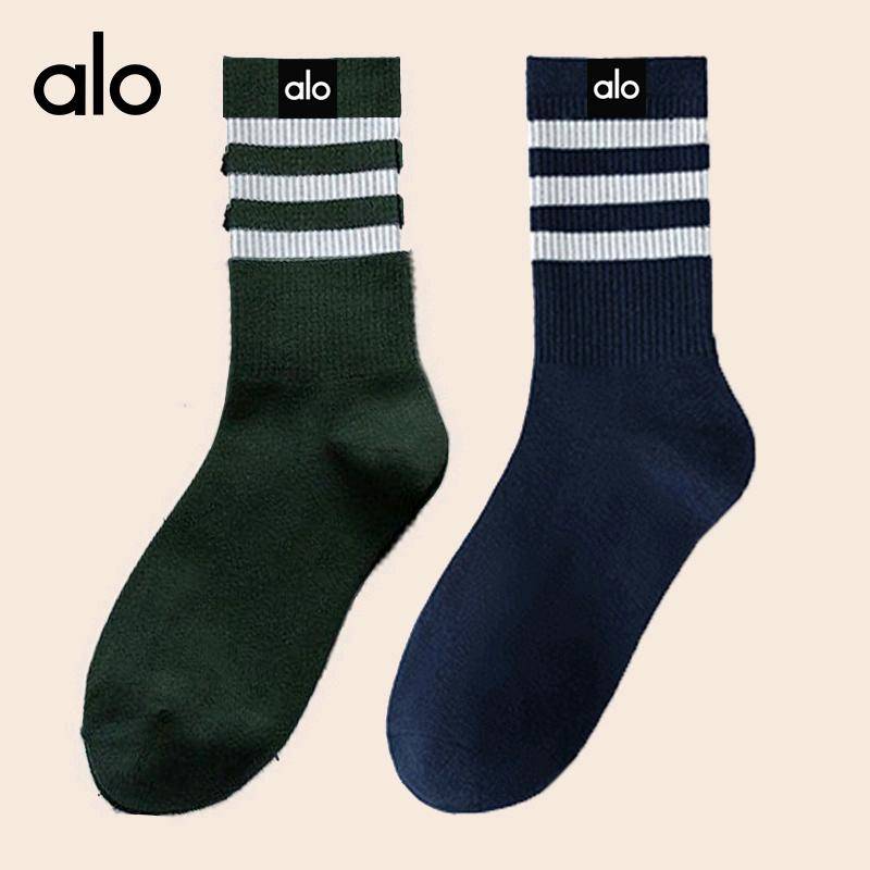 ALO YOGA 💰38💎支持一件代发 
alo yoga跨境中筒女袜运动健身棉袜缝标袜经典条纹拼色袜
【品牌】alo
【款号】JY350（横杠）
【面料】棉/氨纶
【颜色】白色，黑色，藏青色，墨绿色
【尺码】均码
 专柜同款品质，厂家直销，货源充足，售后保障