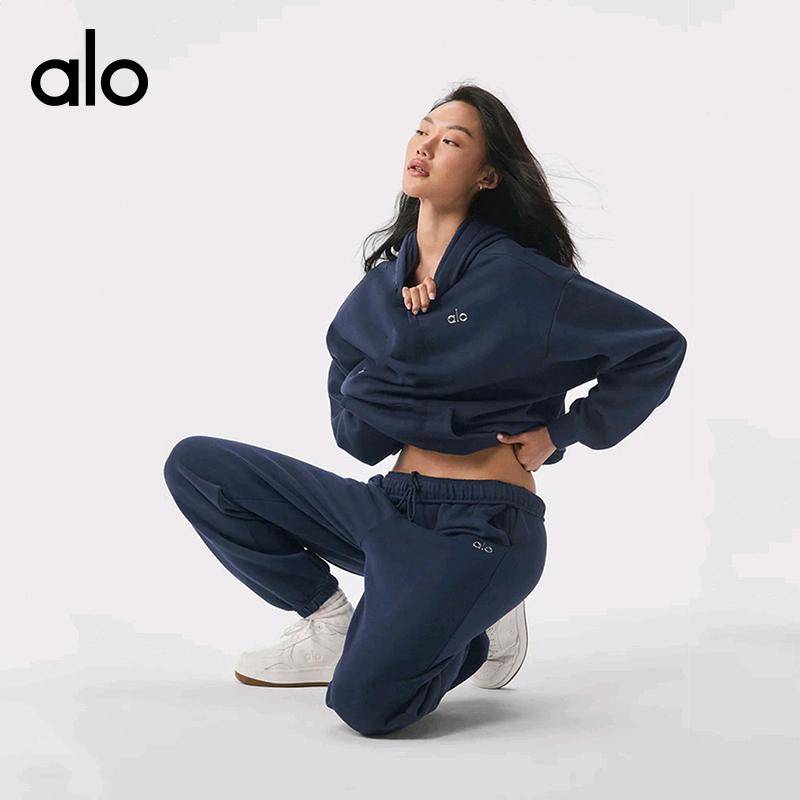 ALO YOGA💰196💎支持一件代发
aloyoga 休闲加绒运动卫衣宽松连帽上衣健身长裤套装
【品牌】ALO 
【款号】JY901套装
【面料】聚酯纤维/人棉/氨纶
【颜色】白色直筒裤，藏青蓝直筒裤，黑色直筒裤，灰杏色直筒裤，咖啡色直筒裤，墨绿色直筒裤，浅粉色直筒裤，浅花灰直筒裤，卫衣-白色，卫衣-藏青蓝，卫衣-黑色，卫衣-灰杏色，卫衣-咖啡色，卫衣-墨绿色，卫衣-浅粉色，卫衣-浅花灰
【尺码】S，M，L，XL，XXL
 专柜同款品质，厂家直销，货源充足，售后保障