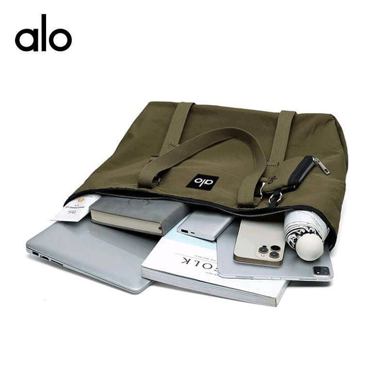 ALO YOGA💰108💎支持一件代发
aloyoga 大容量托特包女单肩斜挎大包时尚潮流休闲单肩包
【品牌】ALO 
【款号】JY90012
【面料】尼龙
【颜色】橄榄色，黑色
【尺码】均码
 专柜同款品质，厂家直销，货源充足，售后保障