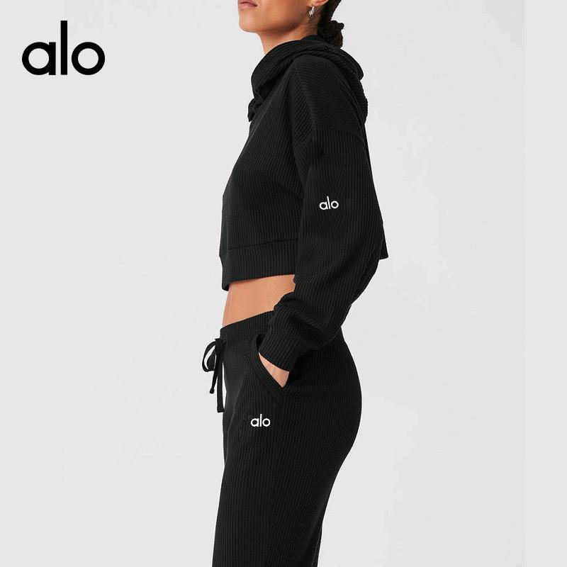 ALO YOGA💰126💎支持一件代发
aloyoga跨境欧美夏季纯色高弹塑身女装时尚休闲长裤套装
【品牌】ALO 
【款号】JY2474
【面料】锦纶/尼龙
【颜色】黑色套装，灰色套装，咖啡色套装，卡其色套装，深蓝色套装
【码数】S ，M，L 
 专柜同款品质，厂家直销，货源充足，售后保障