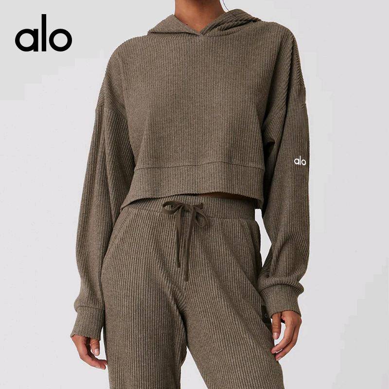 ALO YOGA💰126💎支持一件代发
aloyoga跨境欧美夏季纯色高弹塑身女装时尚休闲长裤套装
【品牌】ALO 
【款号】JY2474
【面料】锦纶/尼龙
【颜色】黑色套装，灰色套装，咖啡色套装，卡其色套装，深蓝色套装
【码数】S ，M，L 
 专柜同款品质，厂家直销，货源充足，售后保障