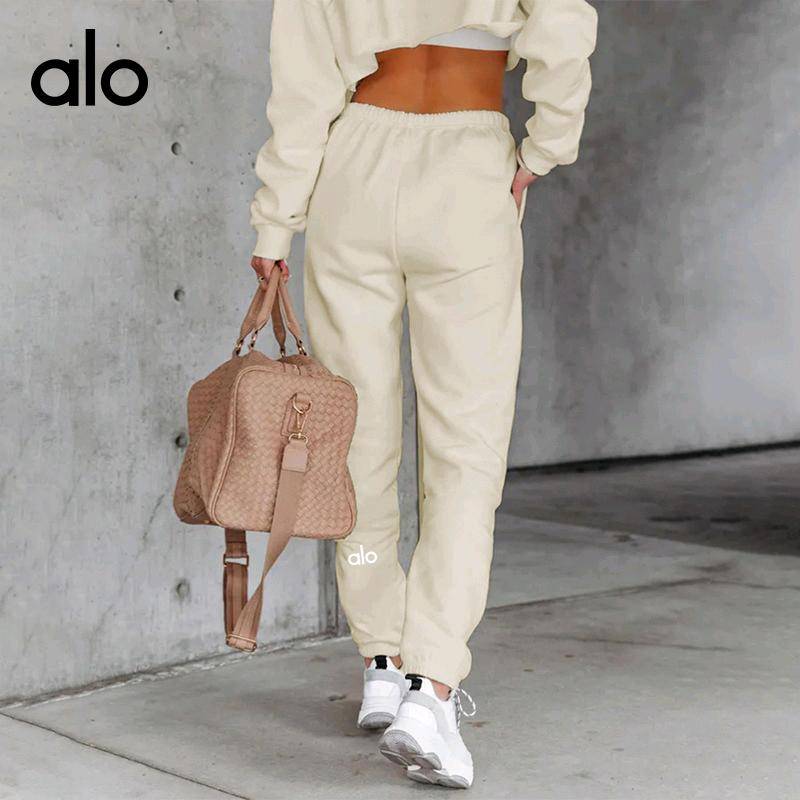 alo丨® 支持一件代发 💰88 拿货另谈！
aloyoga秋冬纯色圆领套头卫衣时尚露脐长袖女装休闲抽绳长裤套装
【品牌】alo
【款号】211160
【面料】聚酯纤维（涤纶）
【颜色】白色,粉色,黑色,咖啡色,杏色
【尺码】S，M，L，XL，XXL
 专柜同款品质，货源充足，售后保障